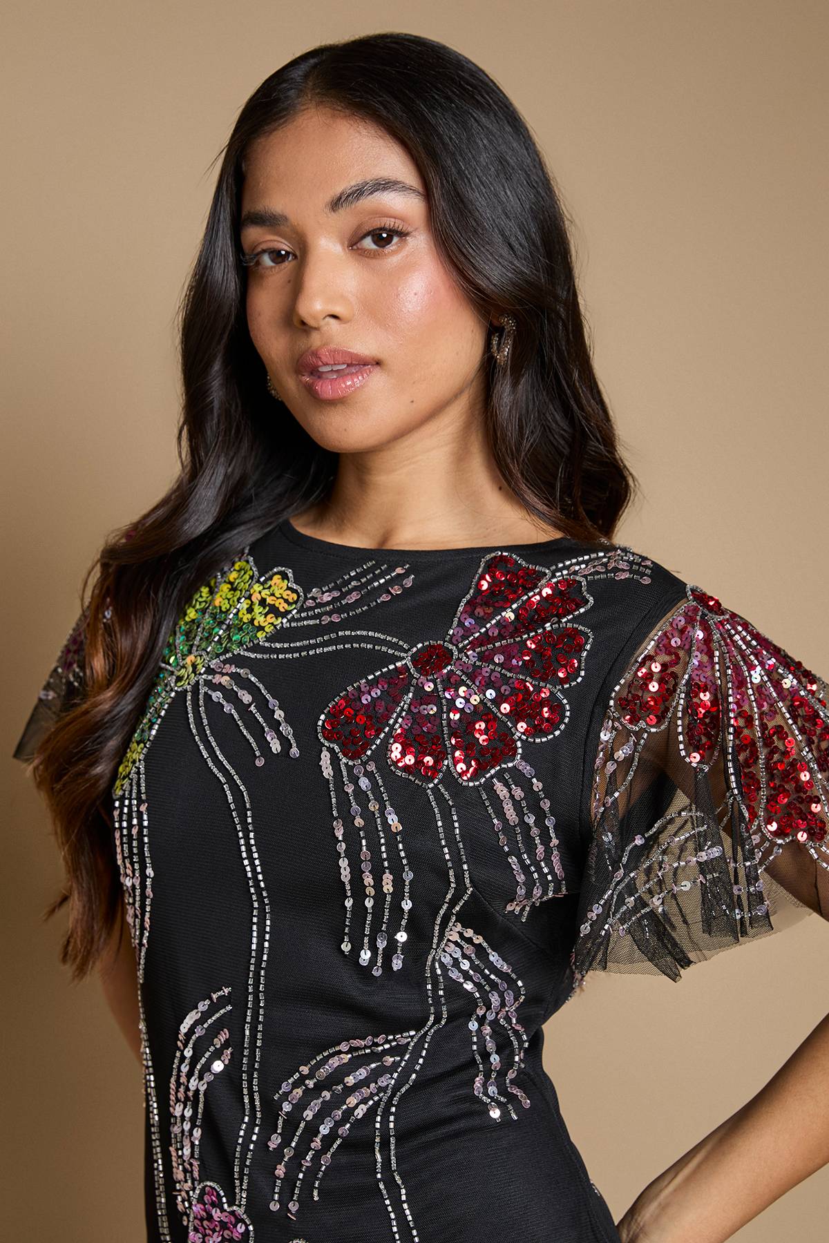 Oasis Robe Maxi Petite À Manches Évasées Et Ornements Floraux En Éventail