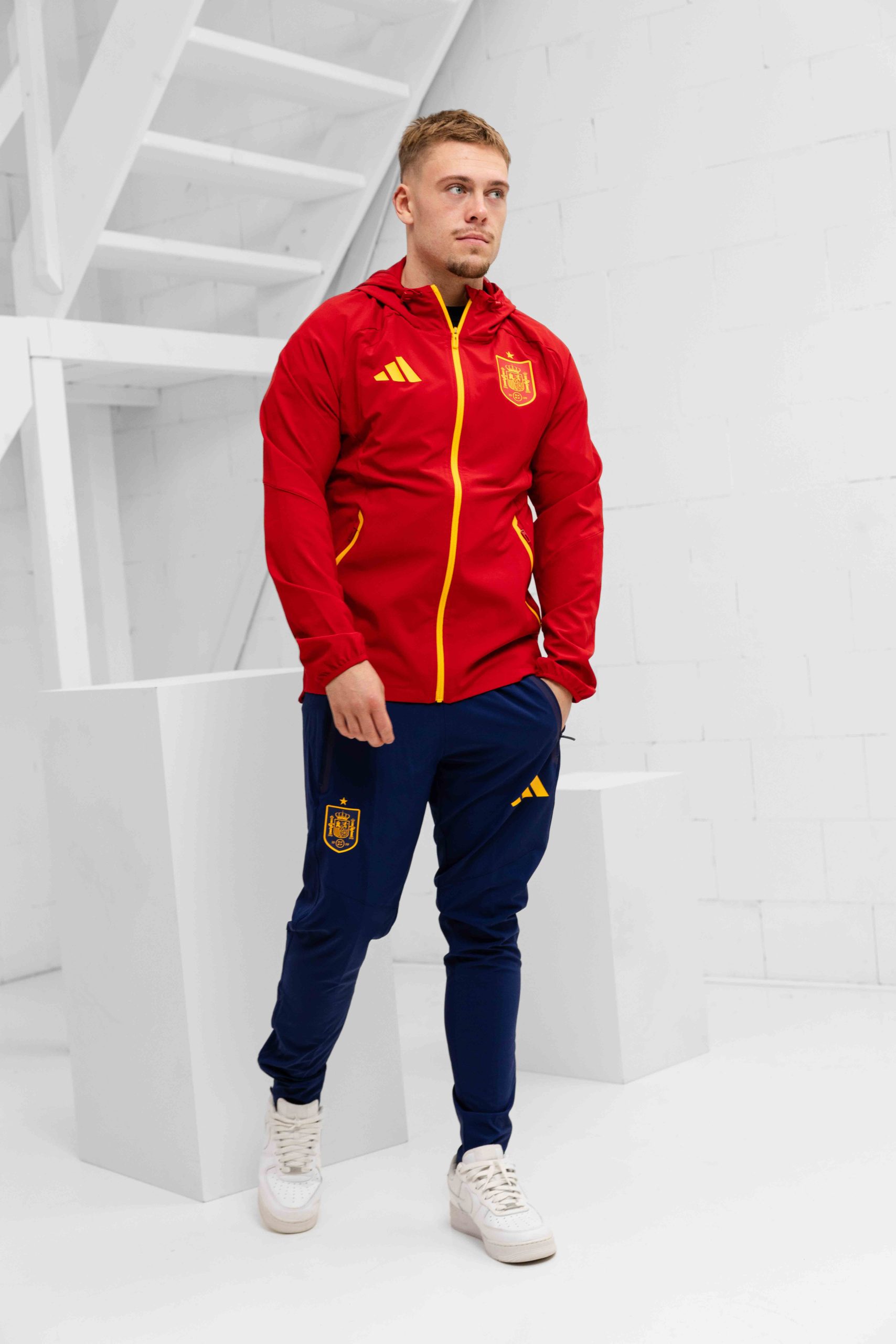 Spanje Tiro Travel Trainingspak Senior 2026/2028