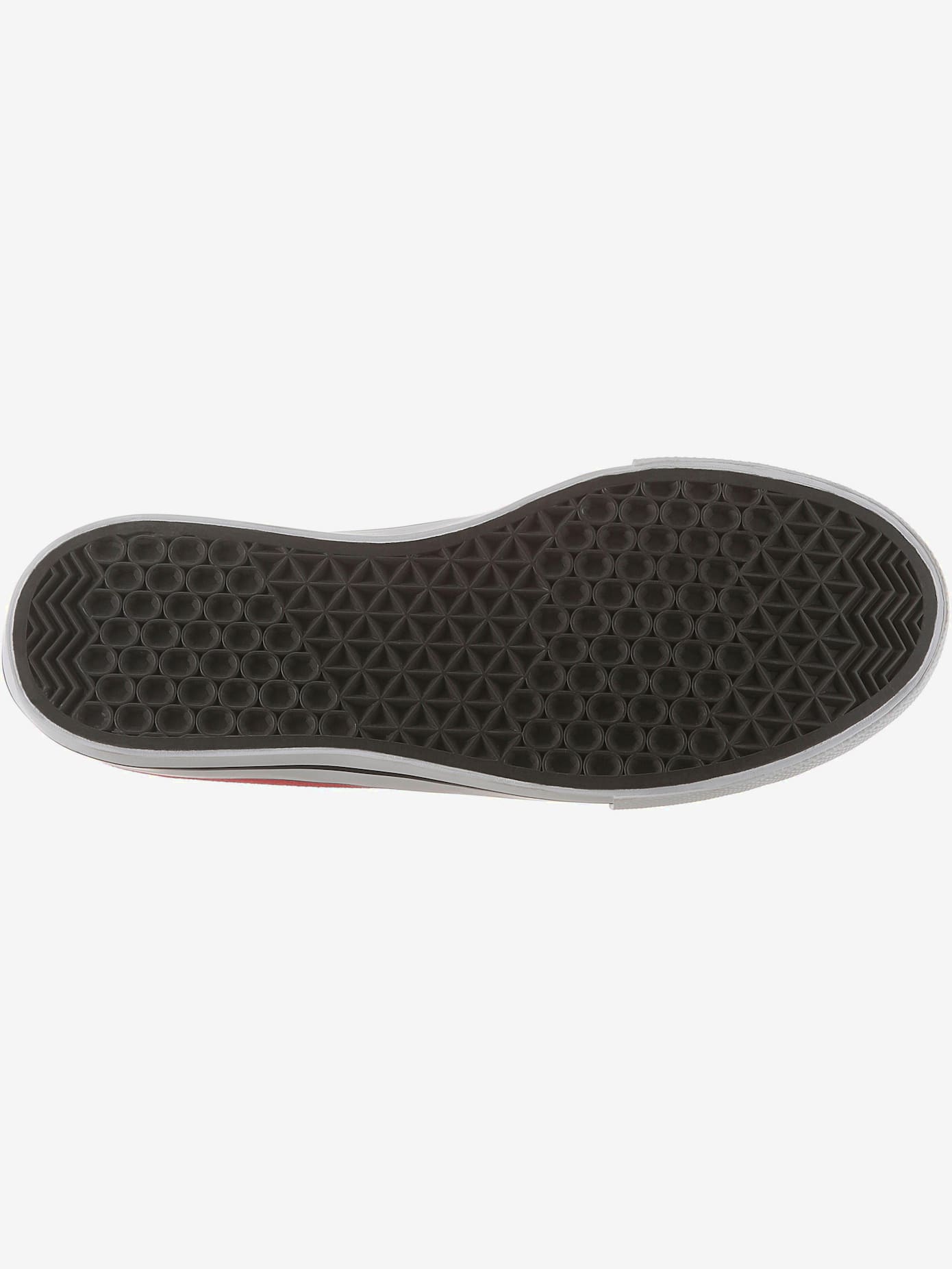 Baskets sneakers basiques parfaites avec un jean