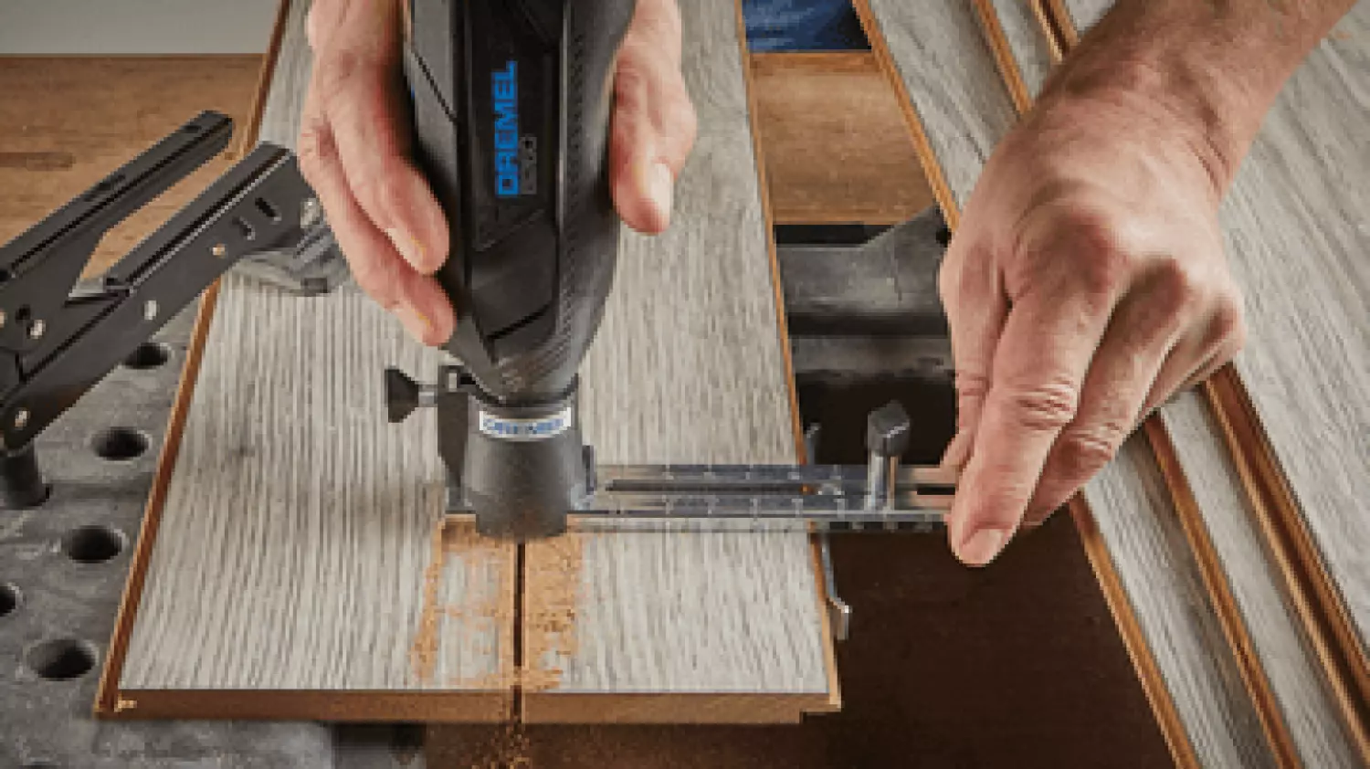 Dremel 8260-5/65 12V Li-ion Multitool set (2x3.0Ah) in aluminium koffer   65 acc - koolborstelloos