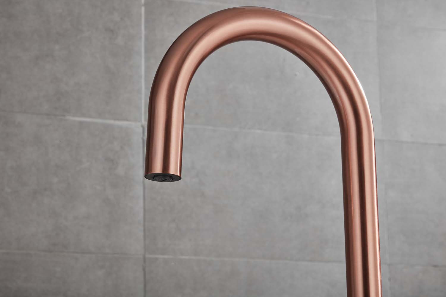 Saniclear Copper Stripes inbouw badkraan rond met vrijstaande uitloop geborsteld koper