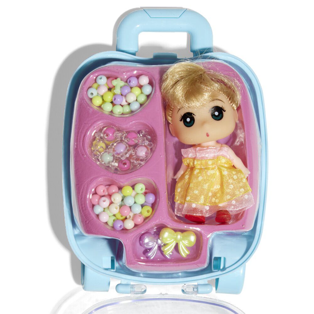 Mini poupée avec perles dans valisette H17,5cm