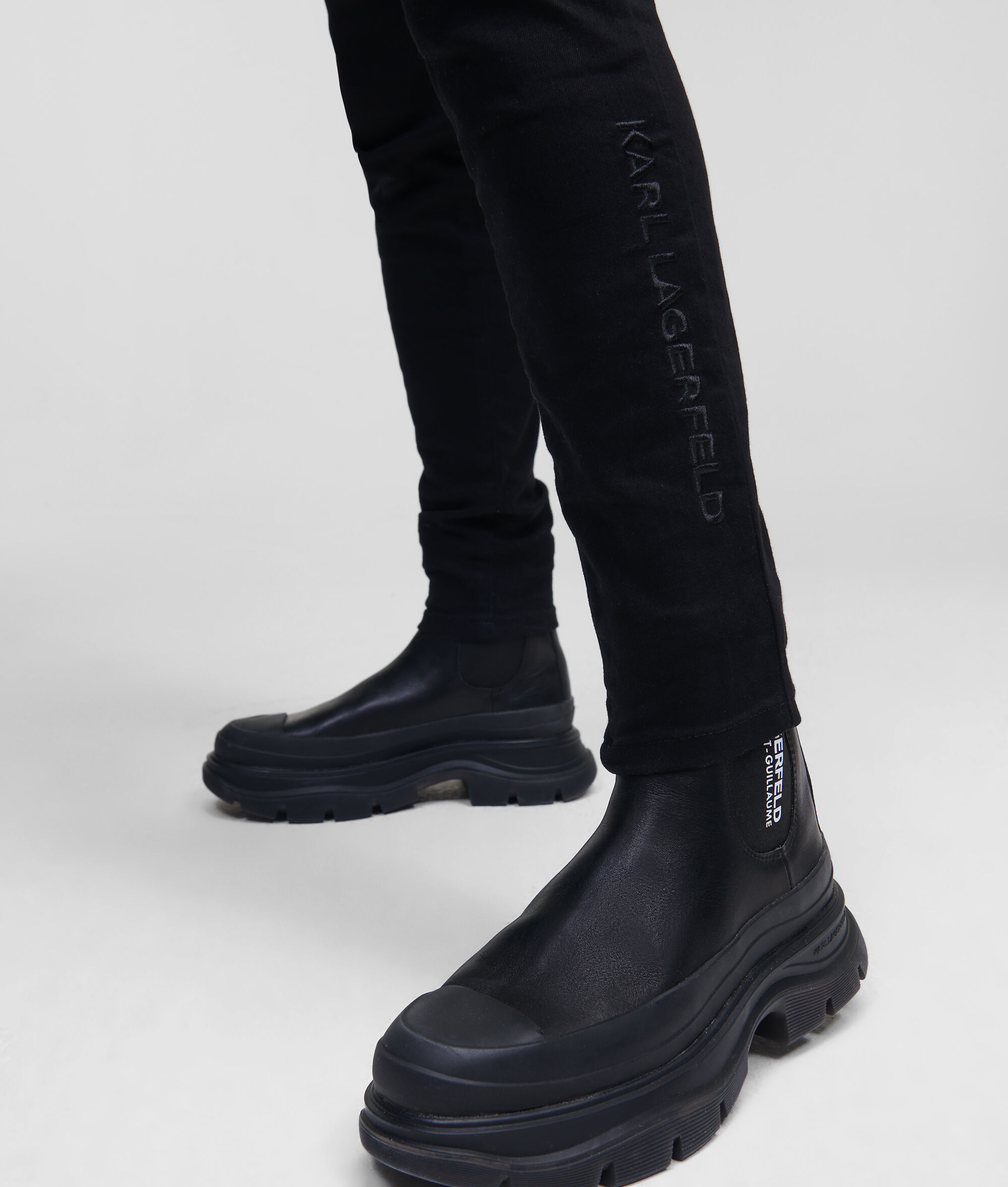 JEAN SKINNY NOIR AVEC LOGO KARL BRODÉ