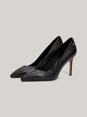 Sapatos de salto alto essenciais em couro com bico fino