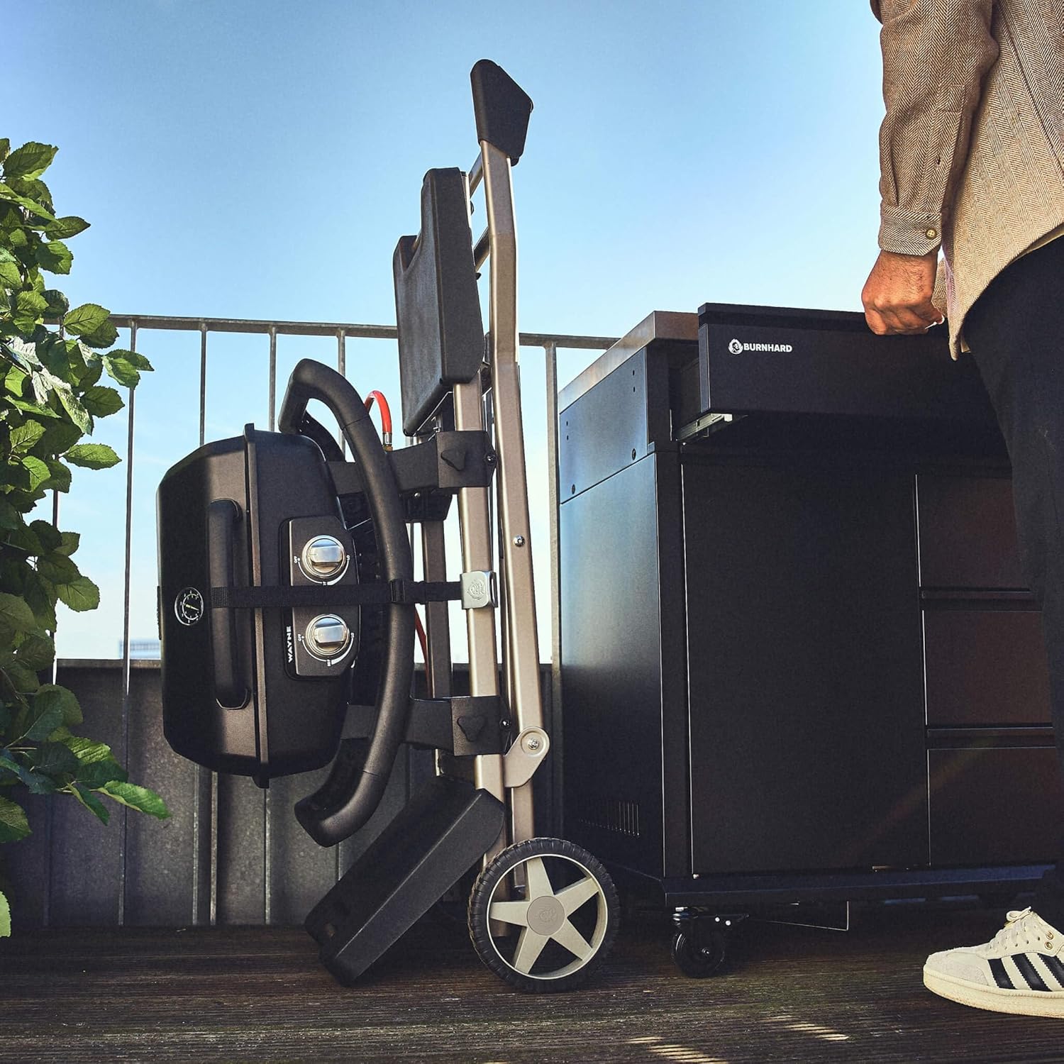 BURNHARD® - Deutsche Marke - Rollwagen für Gasgrill Wayne, Gestell aus massivem Stahl, Kunststoff Seitentische