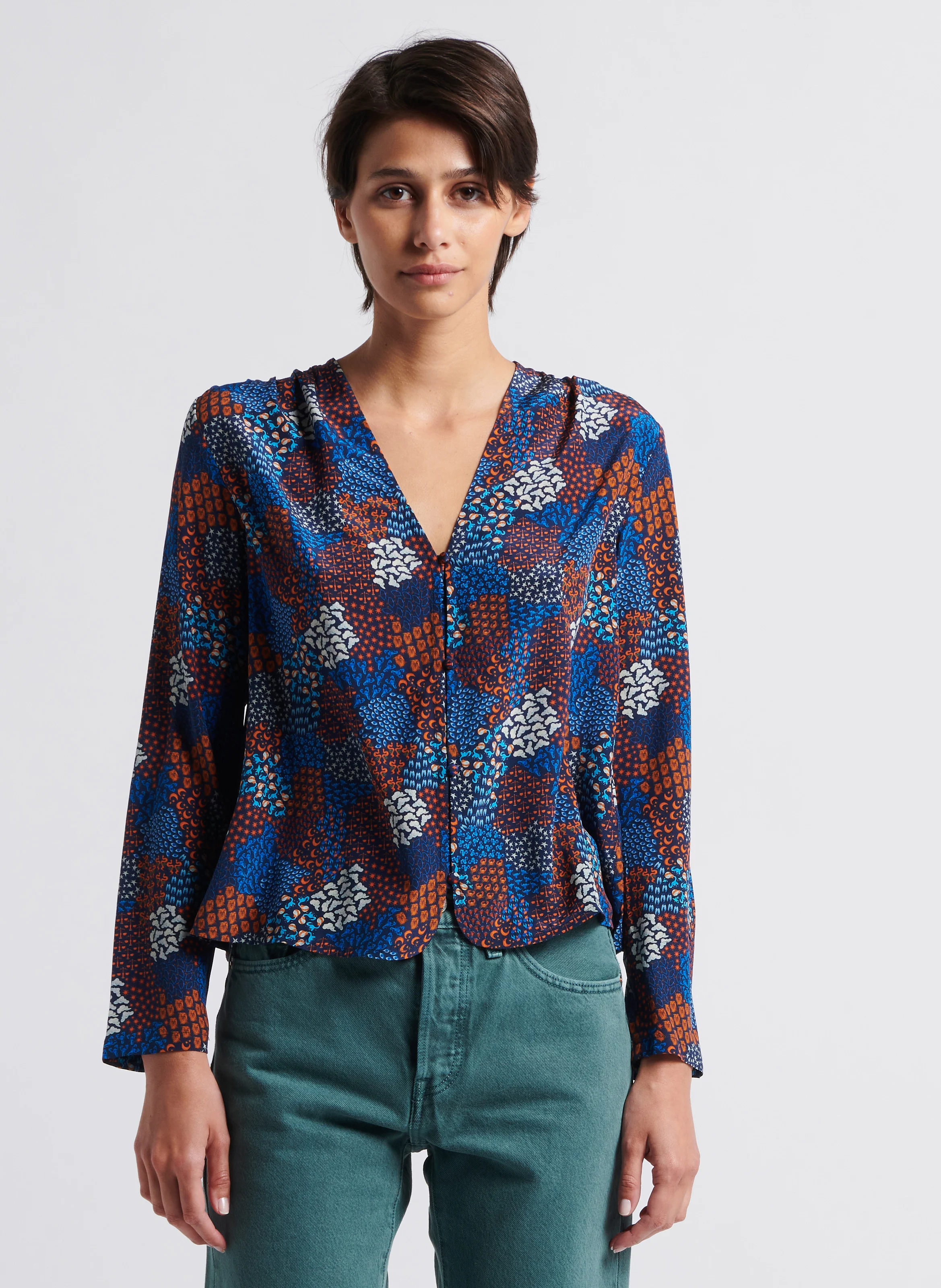 ENVOUTANTE - Blouse col V en soie | Bleu