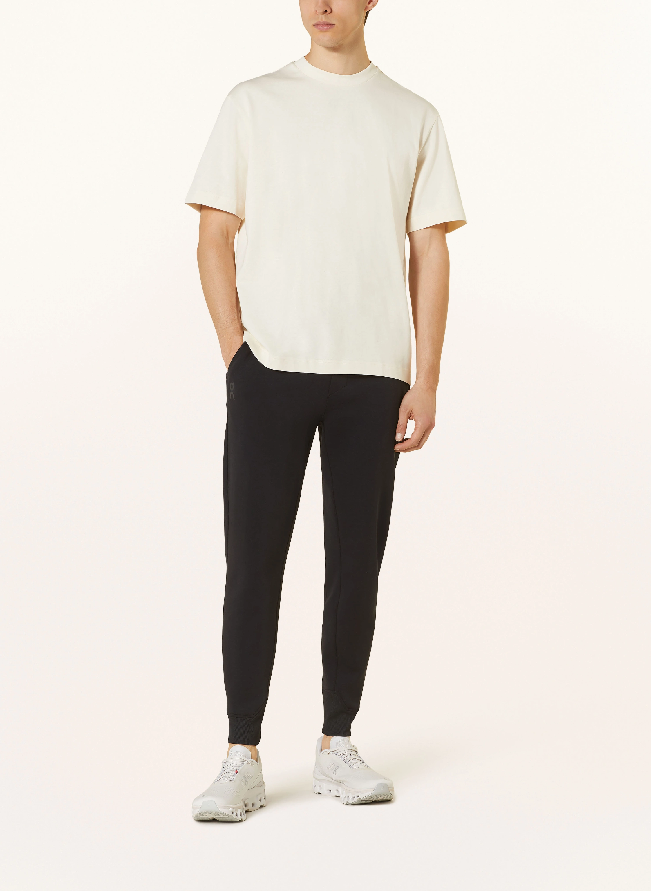 On Oversized-Shirt STUDIO-T