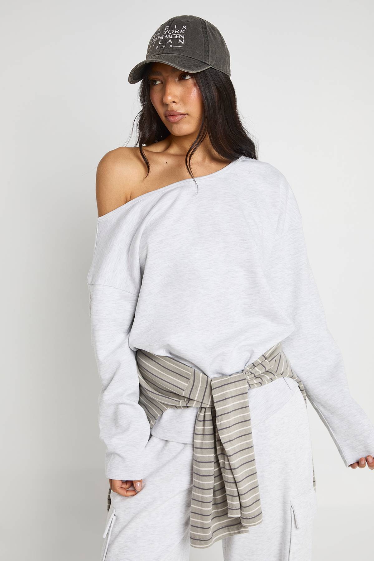 boohoo Sweat-shirt Décolleté Épaules Dénudées En Jersey Interlock Pour Grandes Tailles