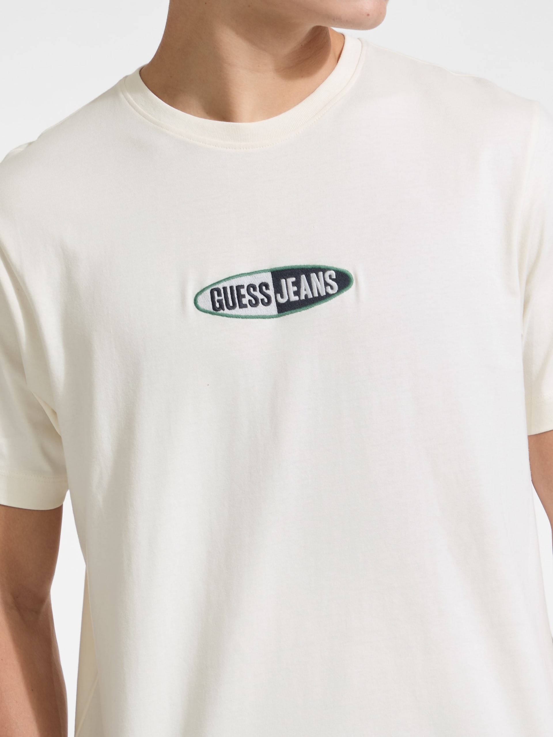 Camiseta com logo dividido