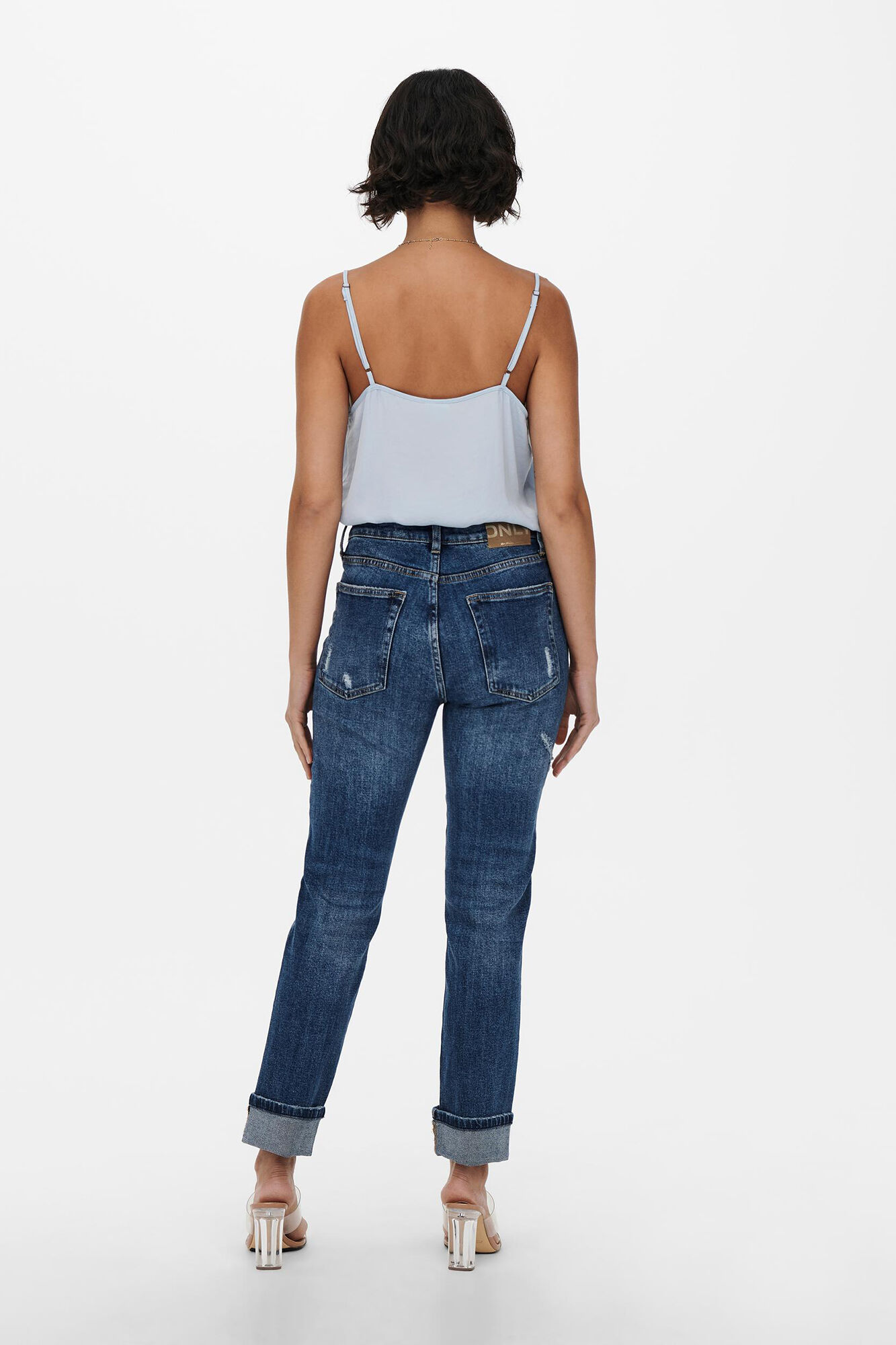 Calça jeans reta com dobra