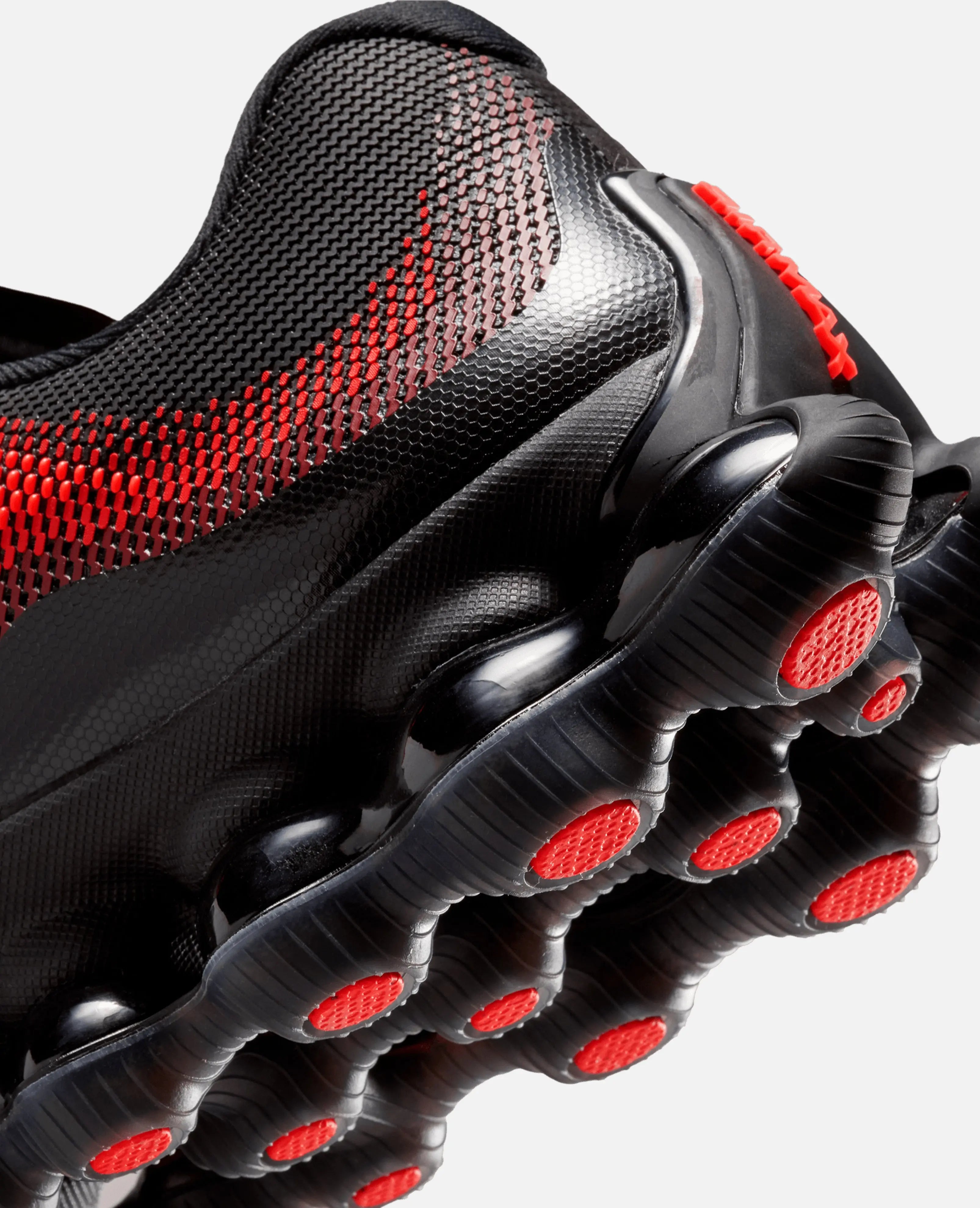 Nike Air Liquid Max (Black/Metallic Gold-Team Red-Fire Red-Breathe Crimson-Clear)