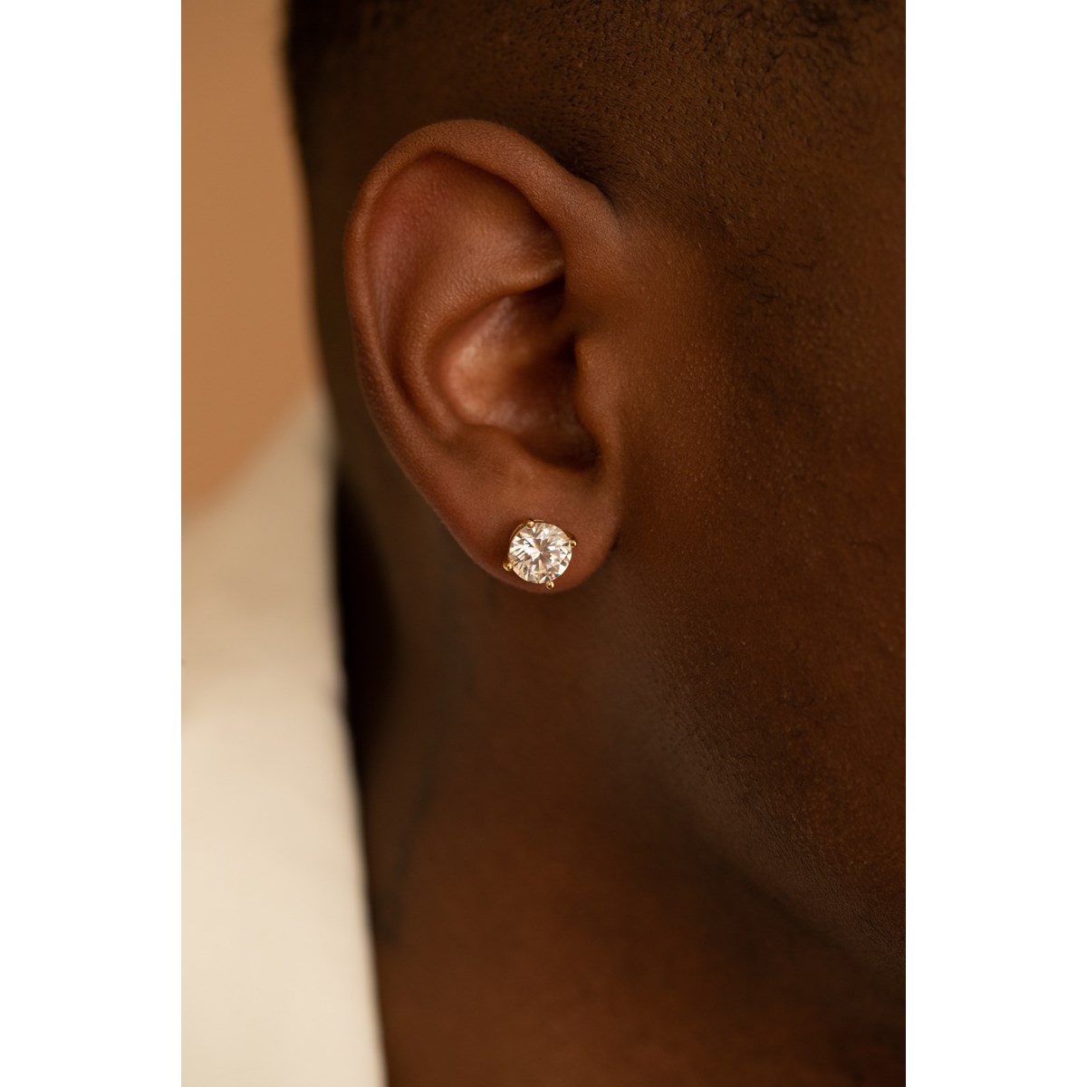 Boucles d'oreilles puces Issa en Acier 316L avec oxyde de zirconium blanc