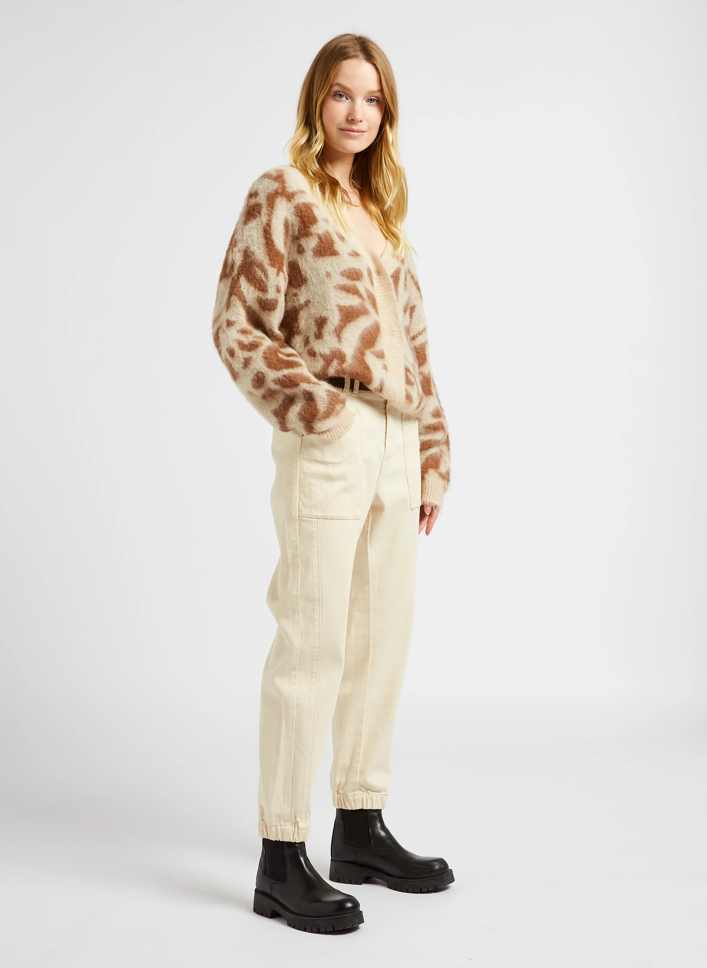 TAMAR - Gilet col V léopard en maille duveteuse | Beige