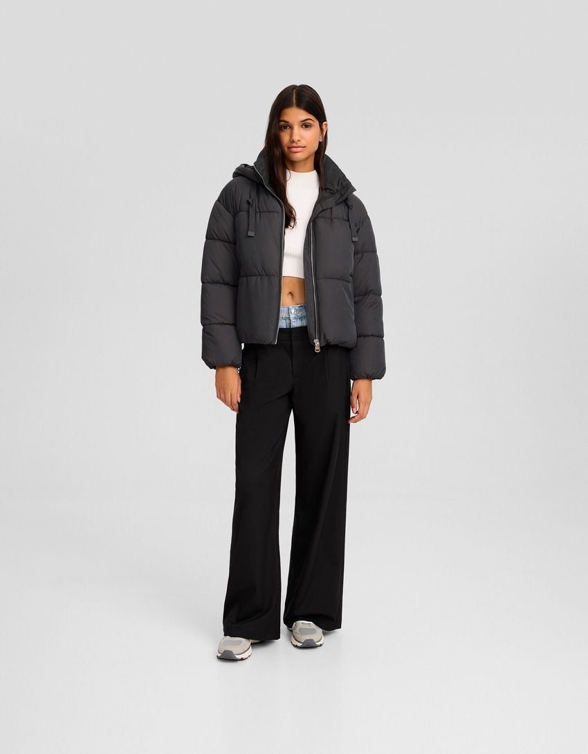 Jaqueta puffer oversized com capuz