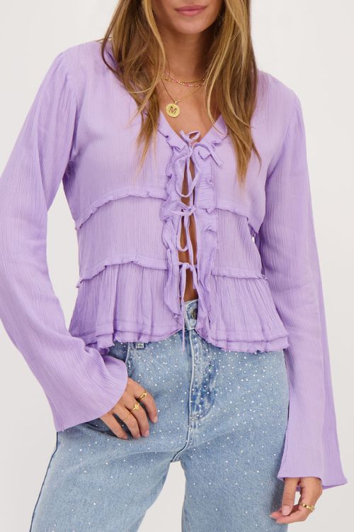 Lila top met koordjes en flared mouwen