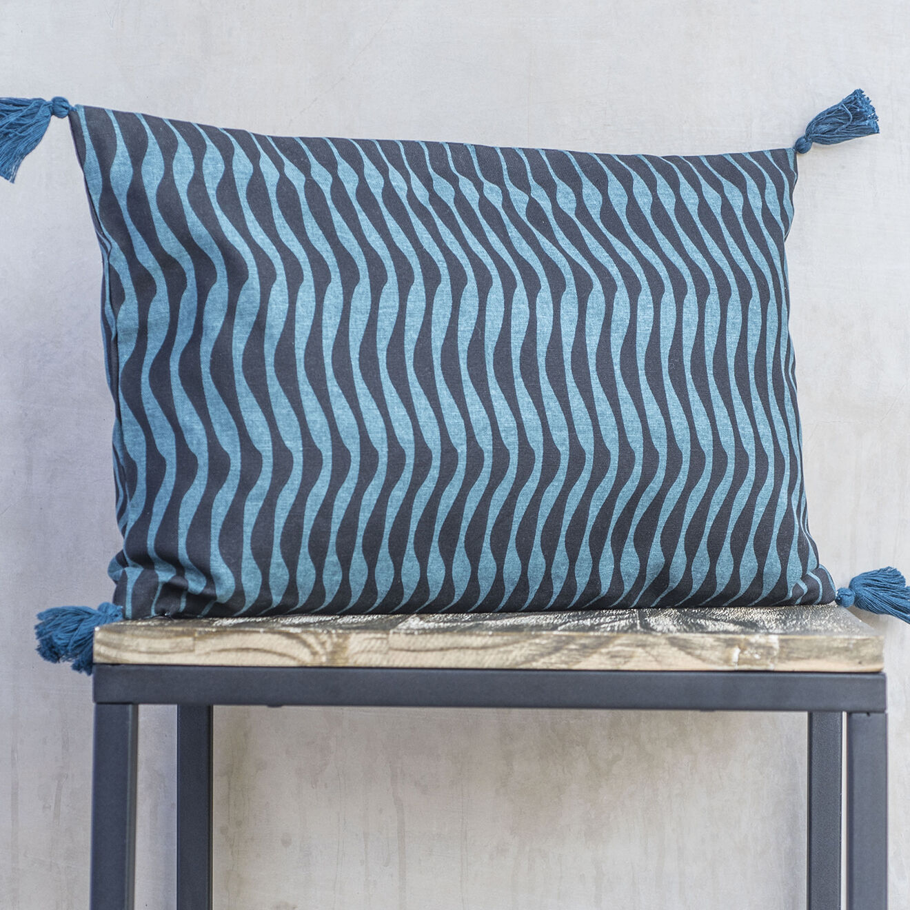 Febronie Housse de coussin Zig Zag pétrole/noir délavé - 50x30 cm