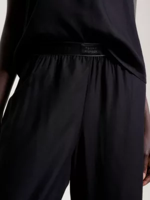 Conjunto de pijama de alcinha com detalhes em renda