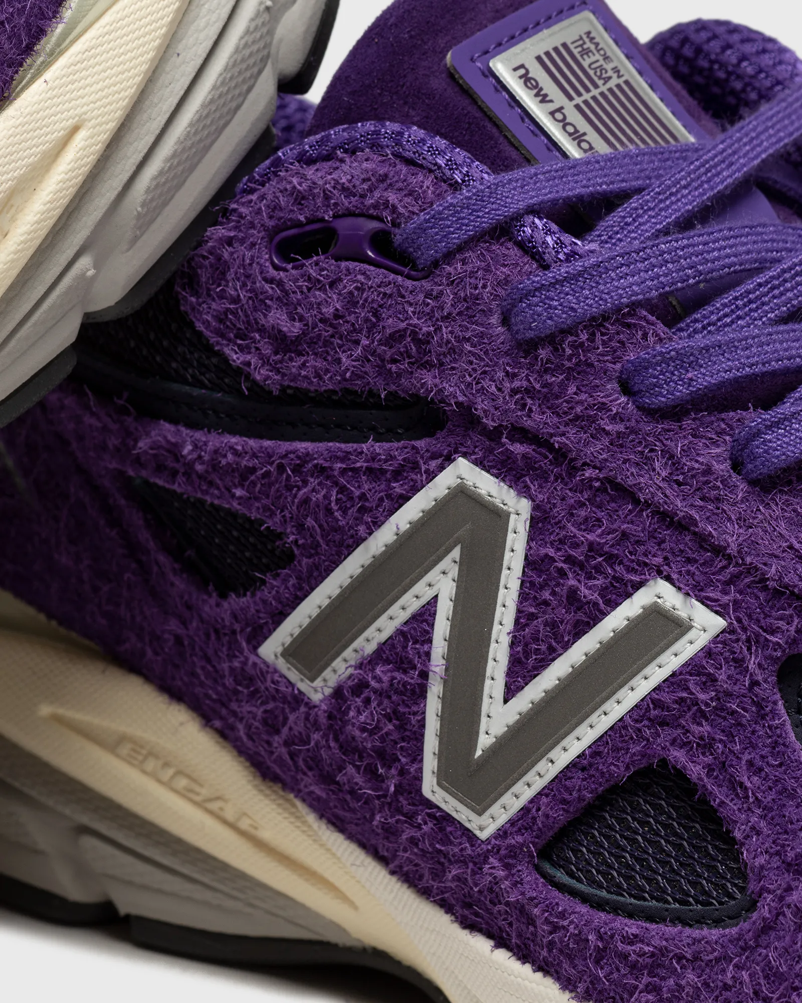 New Balance 990TB4