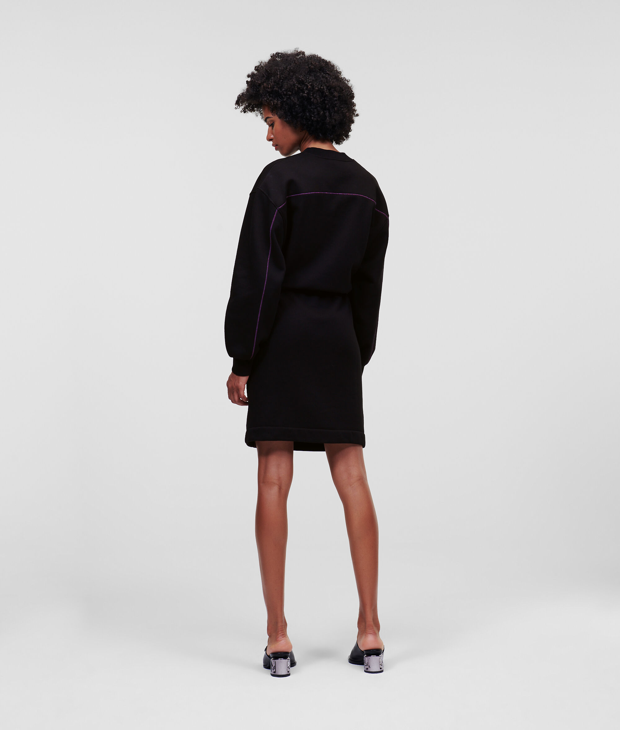 ROBE SWEAT-SHIRT À SURPIQÛRES CONTRASTANTES