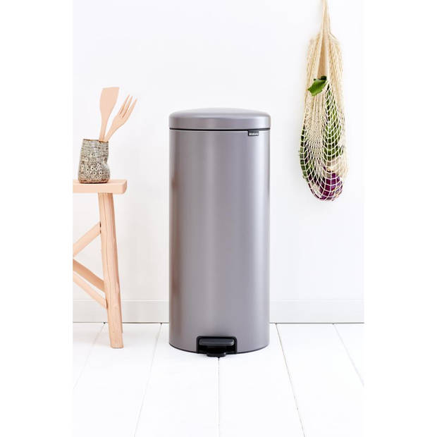 Brabantia newIcon pedaalemmer 30 liter met kunststof binnenemmer - Platinum