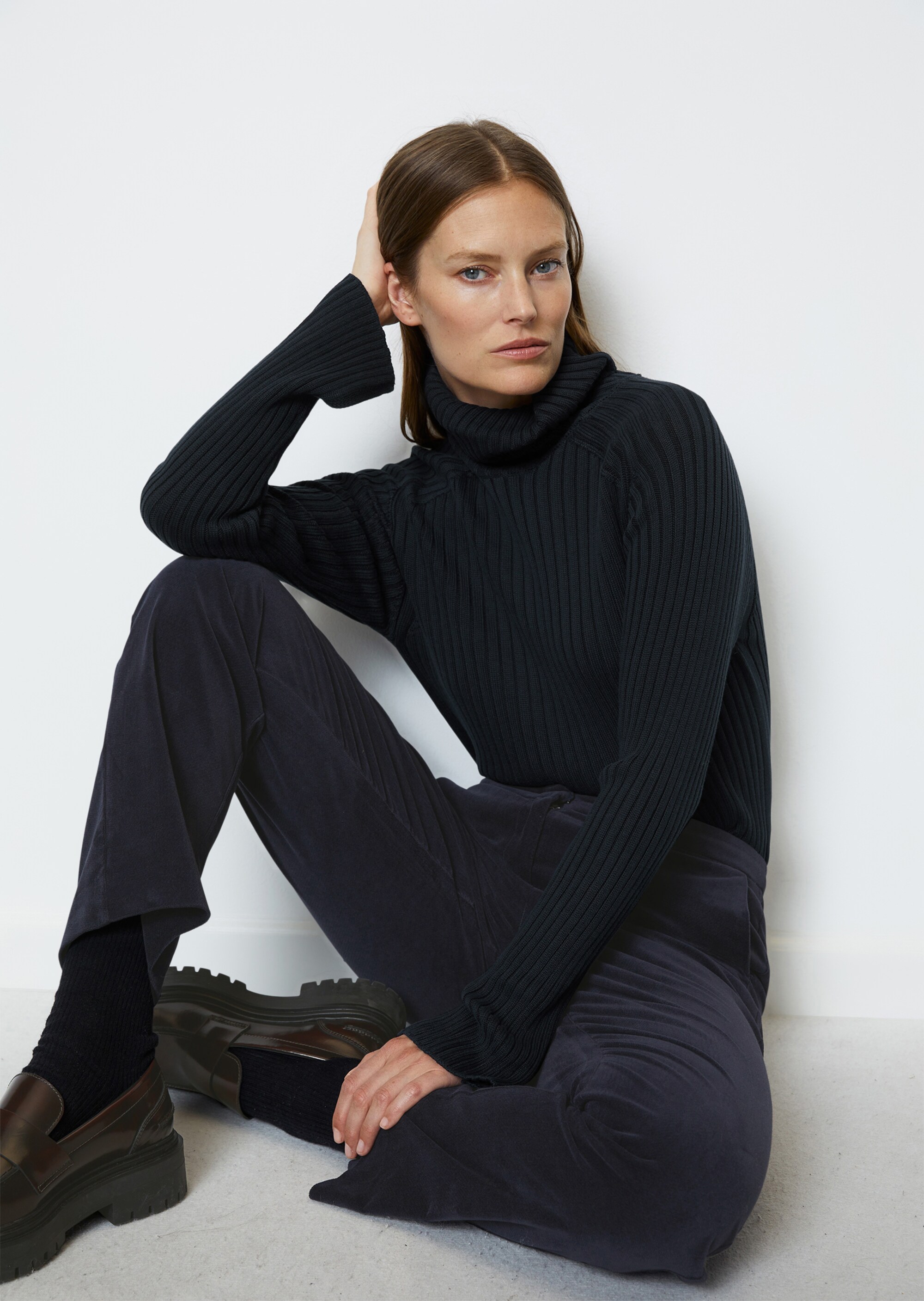Gerippter Rollkragenpullover slim aus Organic Cotton