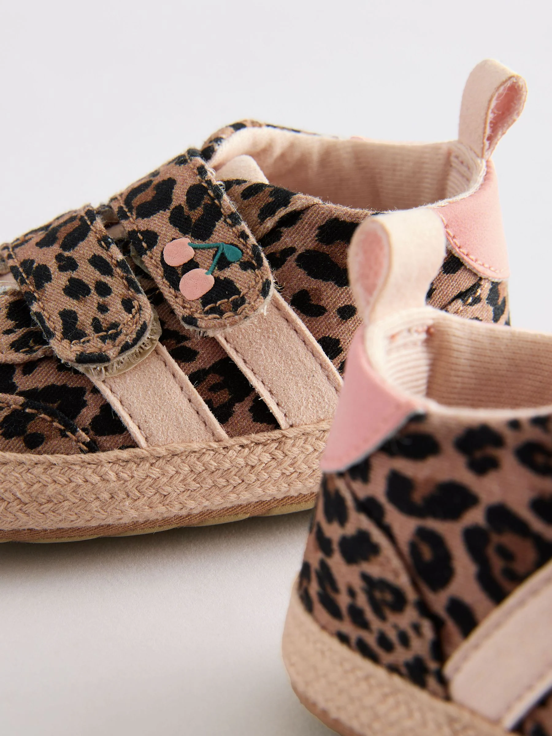 Dierenprint - Babyschoentjes met klittenbandsluiting (0 - 24 mnd)