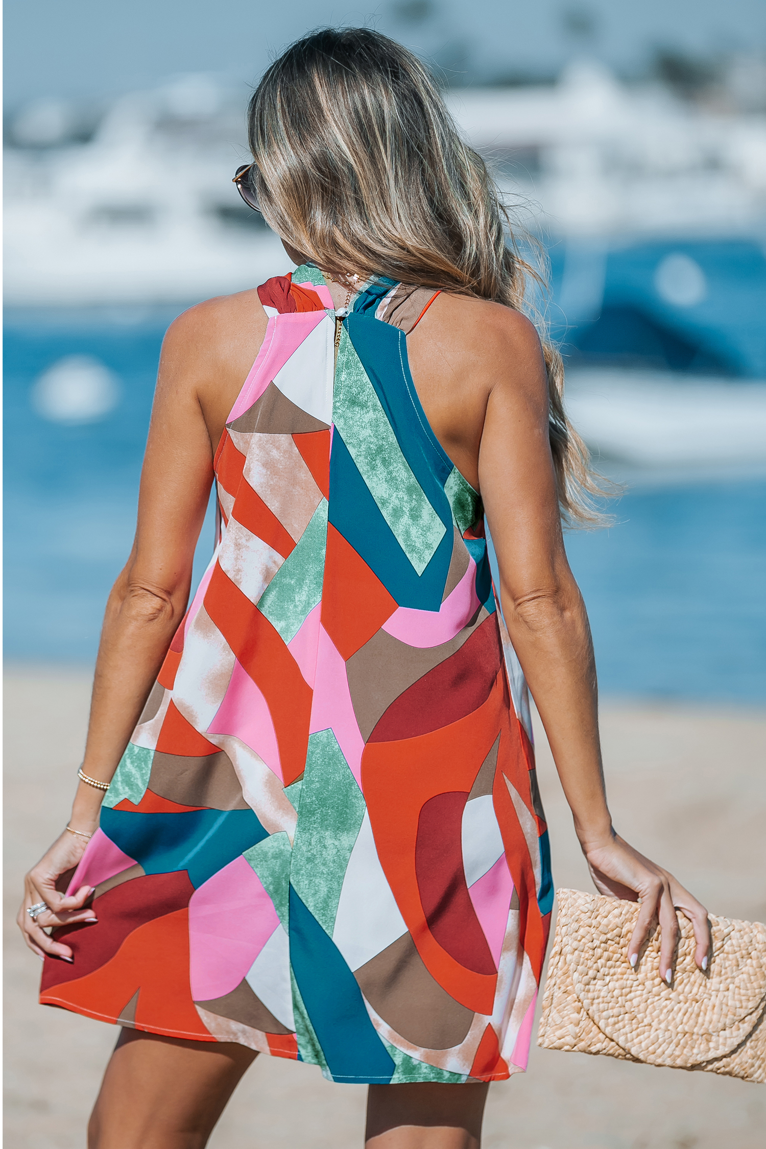 Robe mini sans manches à col croisé géométrique
