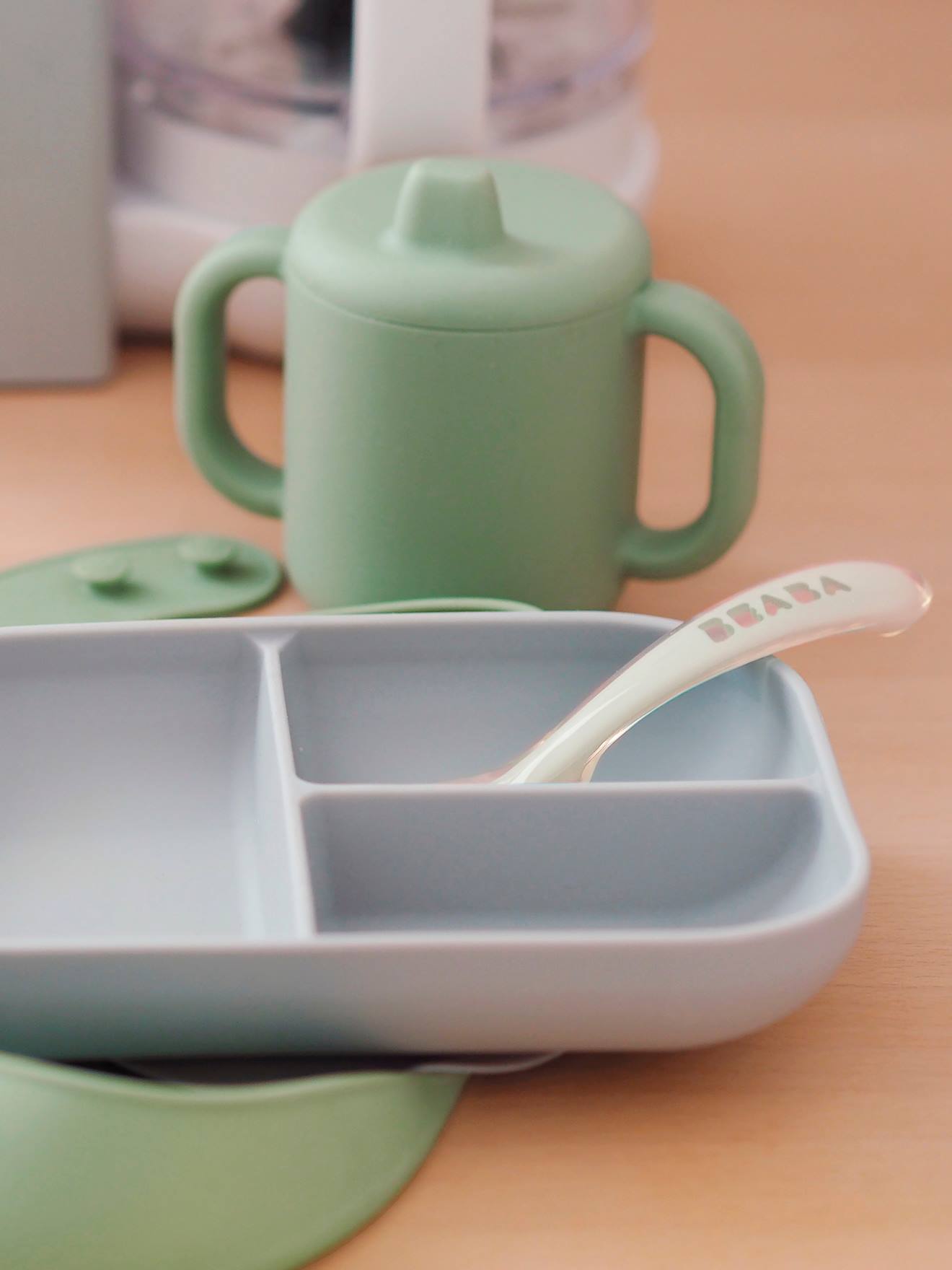 Recipiente de silicone para refeições BEABA - 4 itens essenciais - Verde Salgueiro