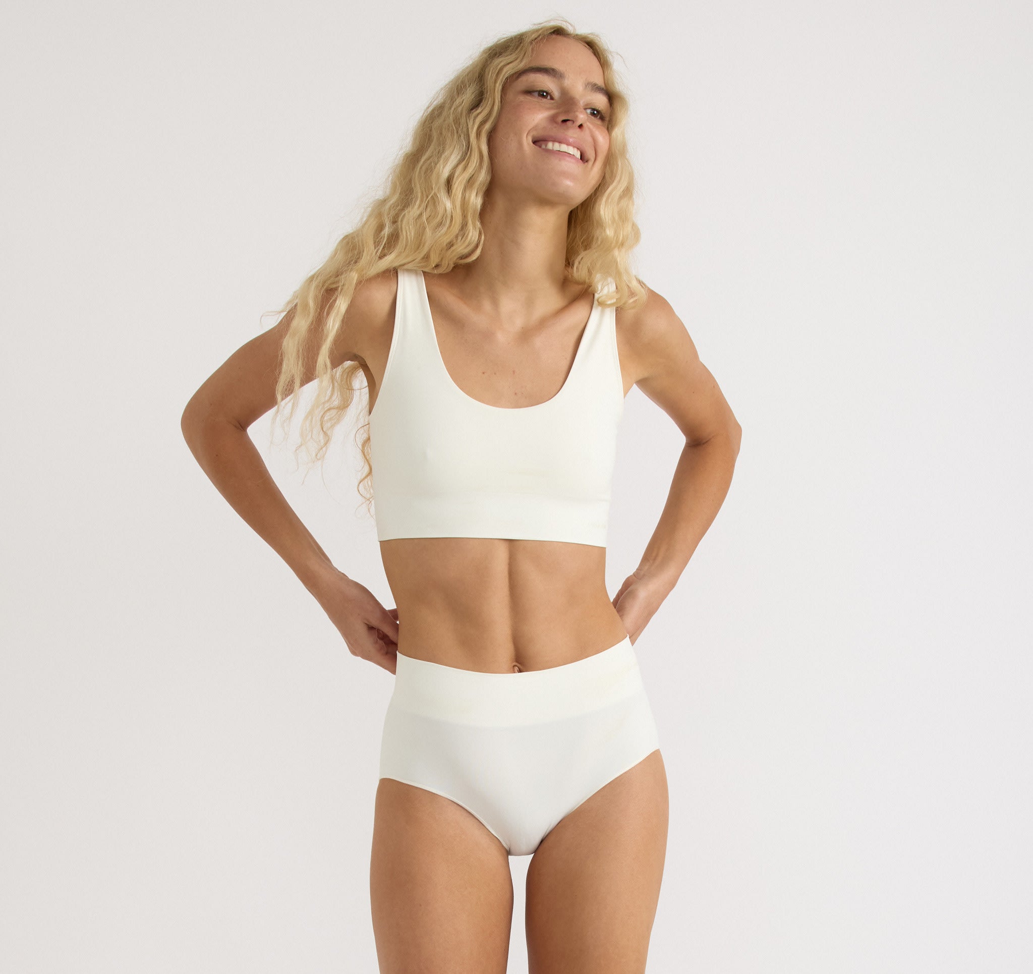 RECYCLED NYLON<br>Smooth Hipster