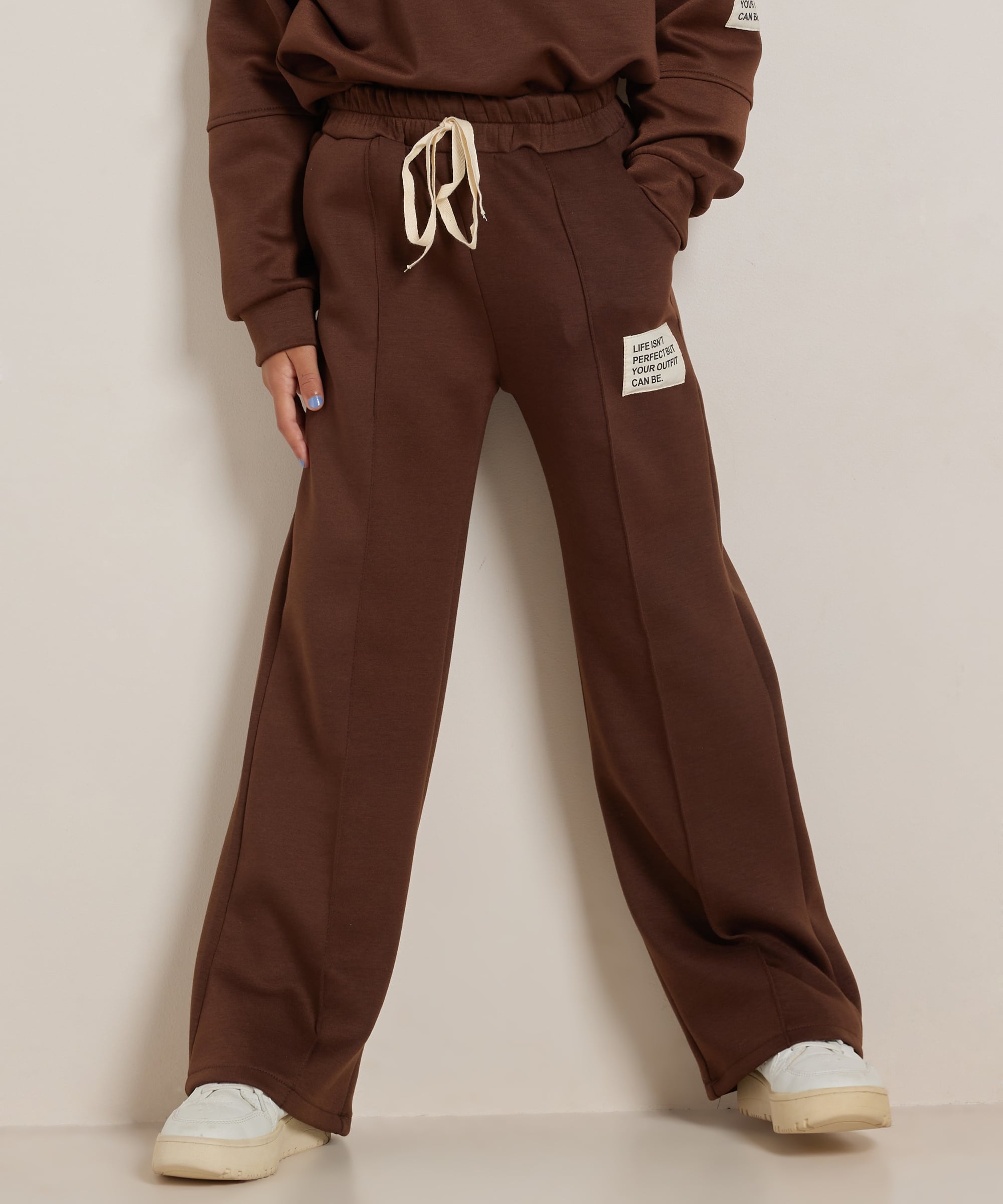 wide fit broek met label