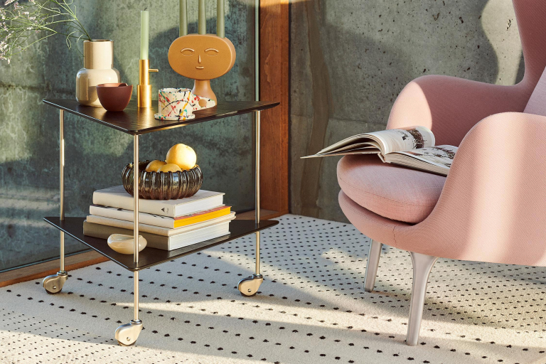 Fritz Hansen AJ trolley walnoot