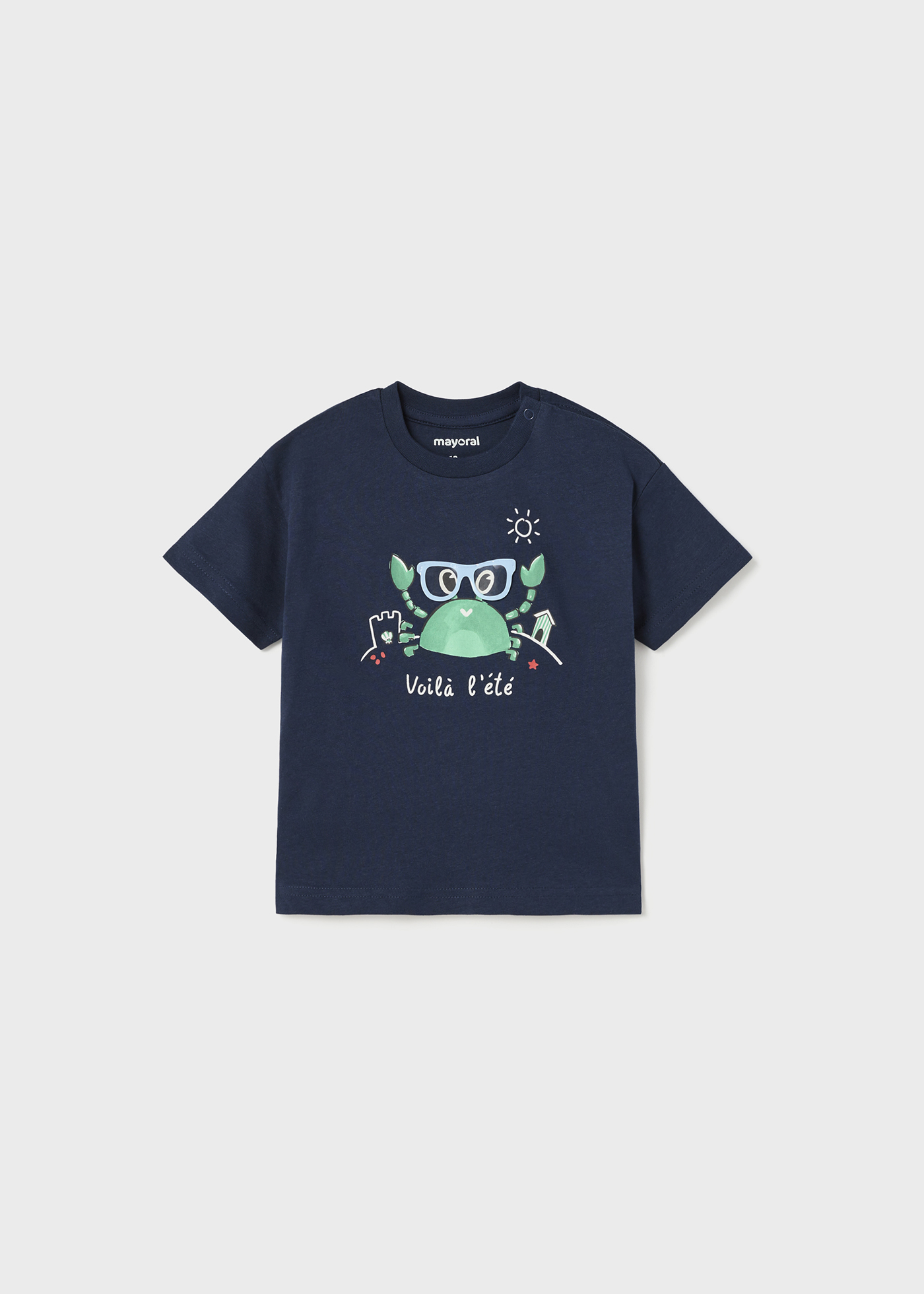 Camiseta infantil de manga curta com estampa interativa.