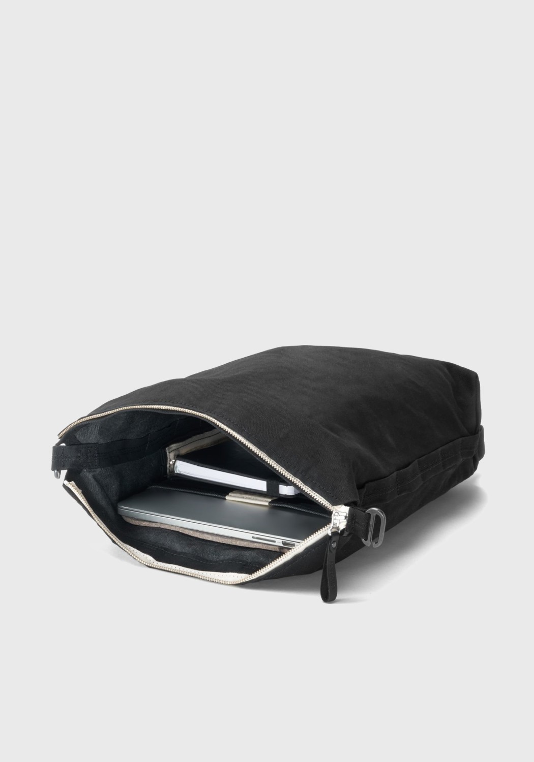 Qwstion Bananatex Zip Pack All Black