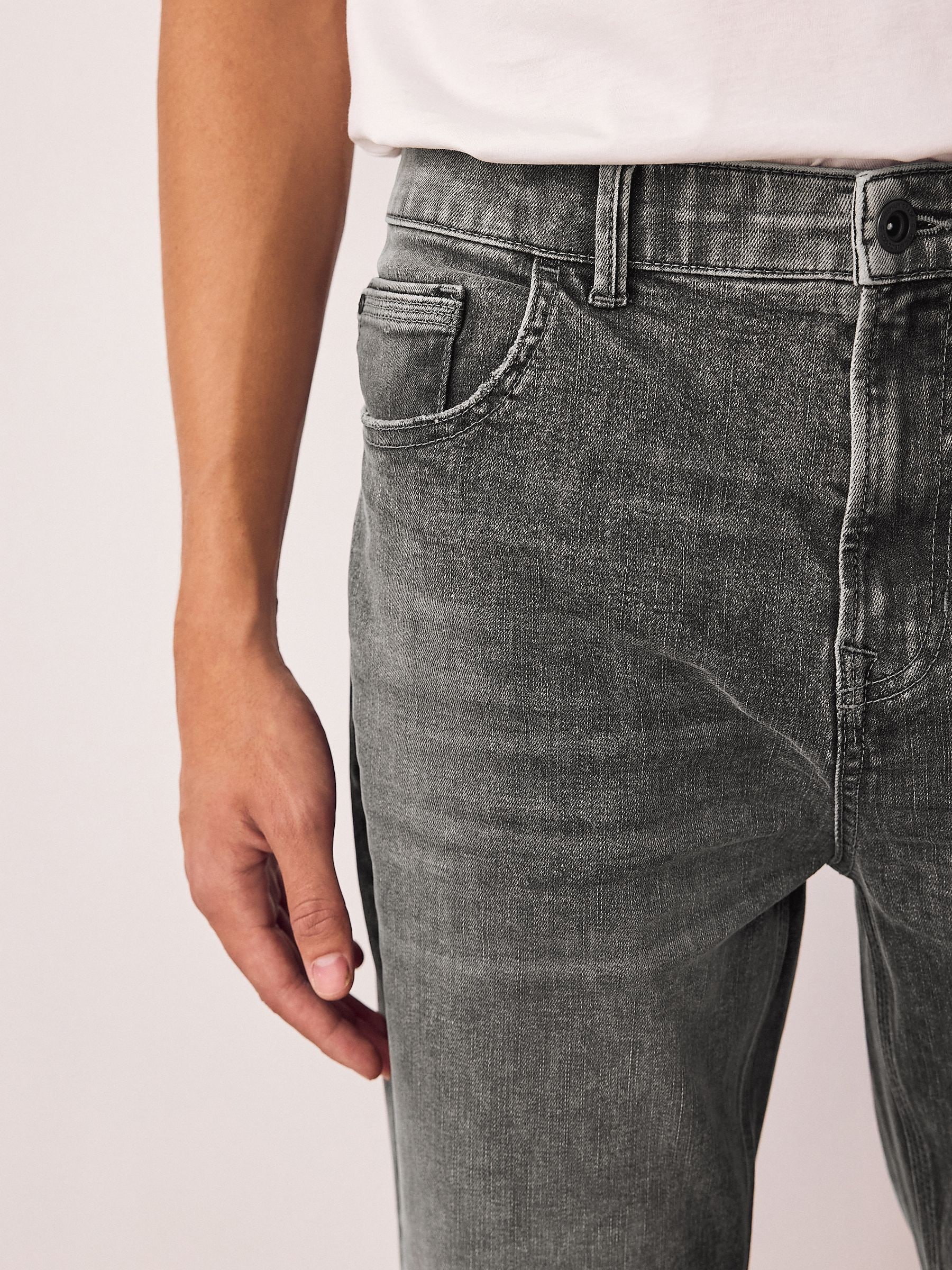 Grijs - Standaard toelopende pasvorm - Authentieke stretch denim jeans