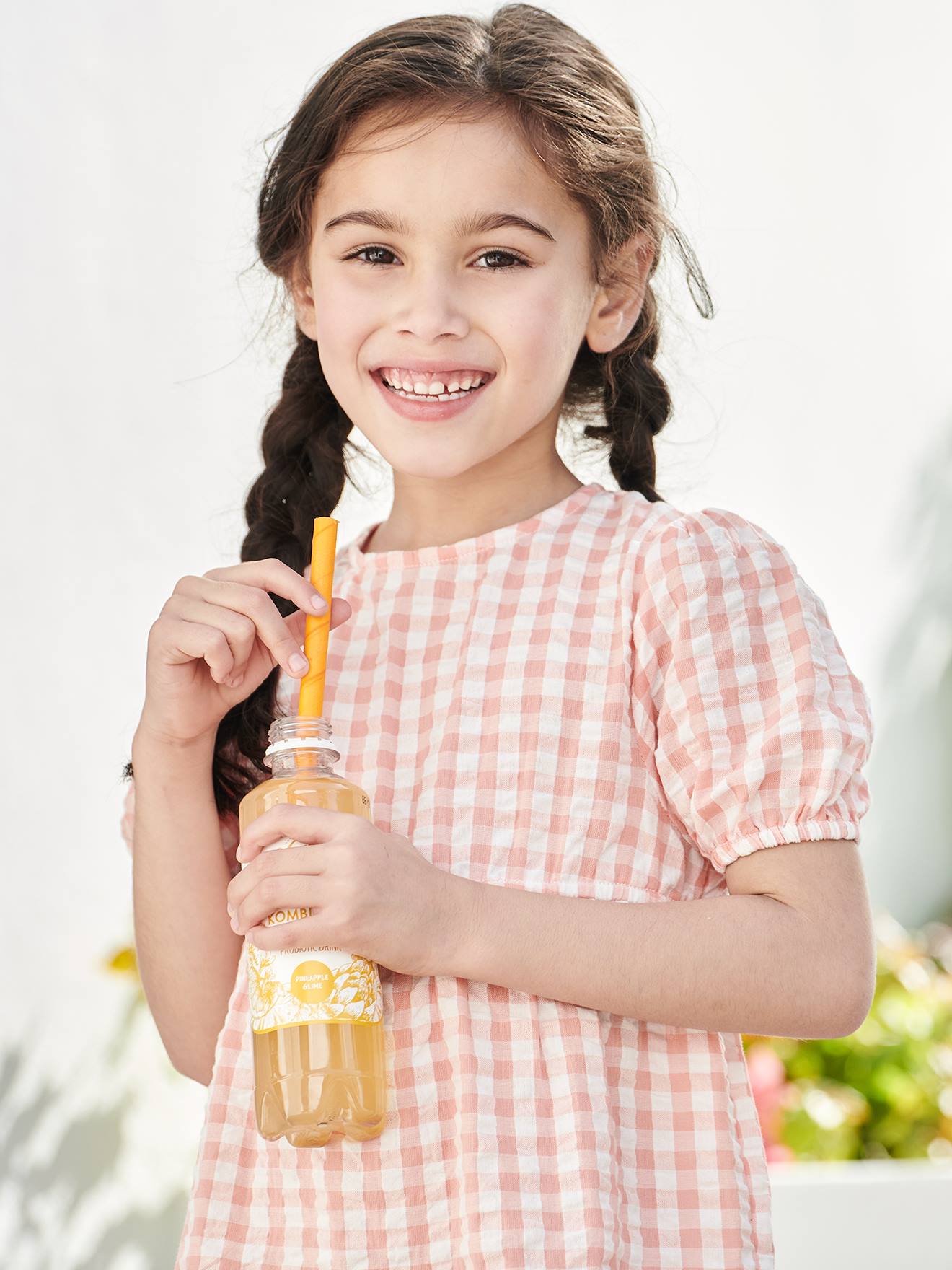 Vestido off-white com babados e mangas 3/4 para meninas