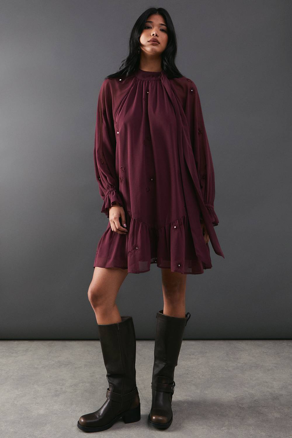 Warehouse Robe Smock Mini Premium en Mousseline à Col Noué avec Ornements de Lunes Pailletées