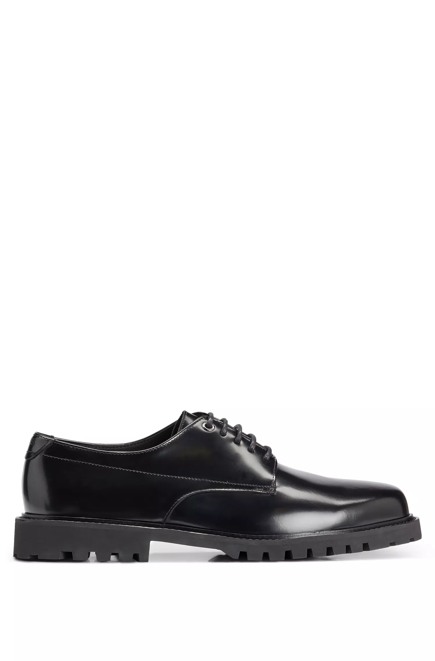 Sapatos BOSS Derby pretos em couro escovado com sola tratorada.