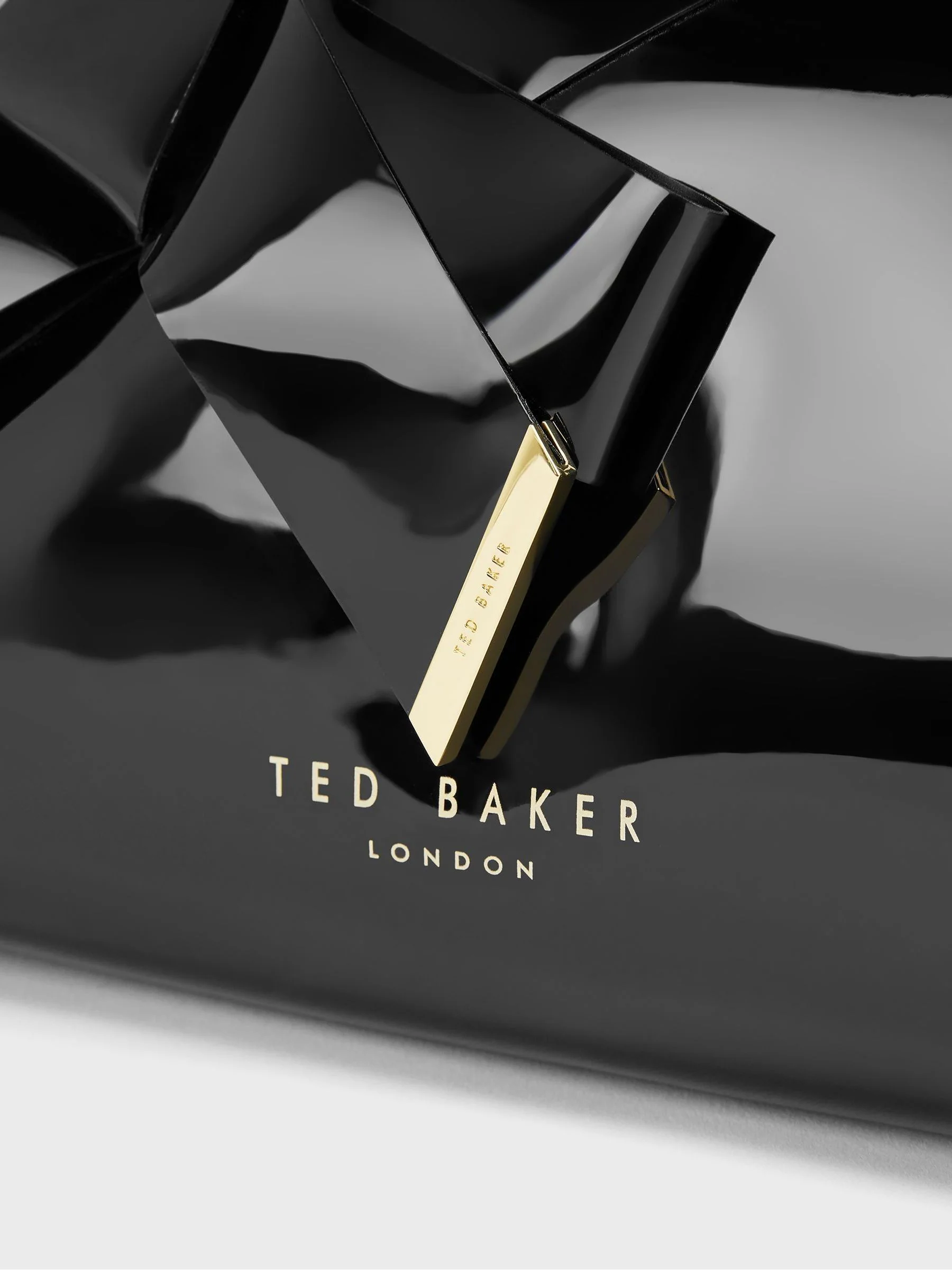 Zwart - Ted Baker Nicco toilettas met knoopstrik