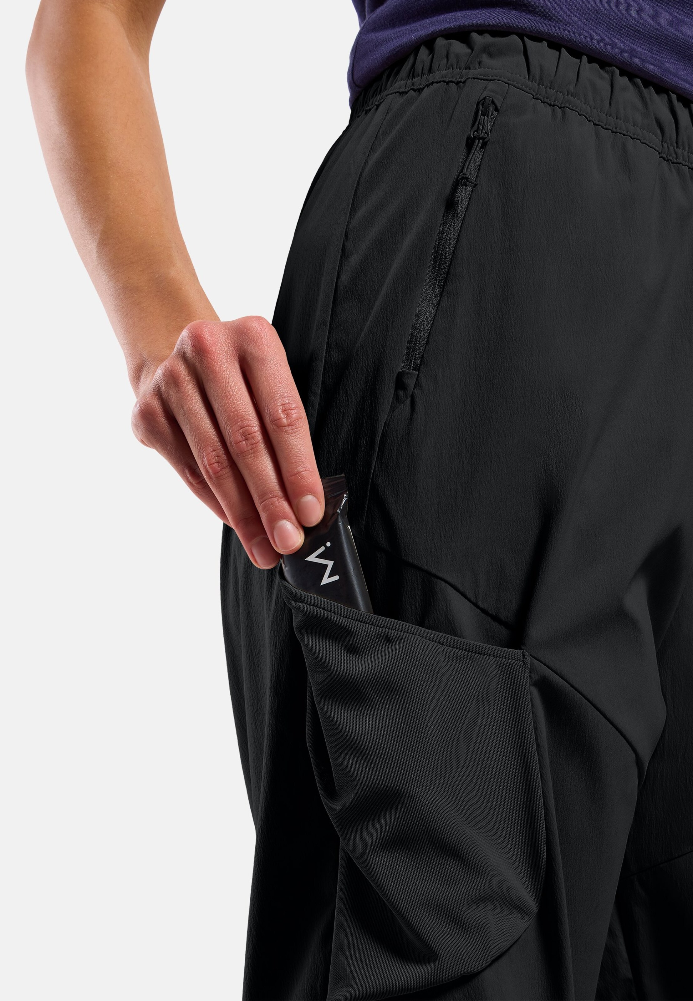 Essentials Cargohose in black