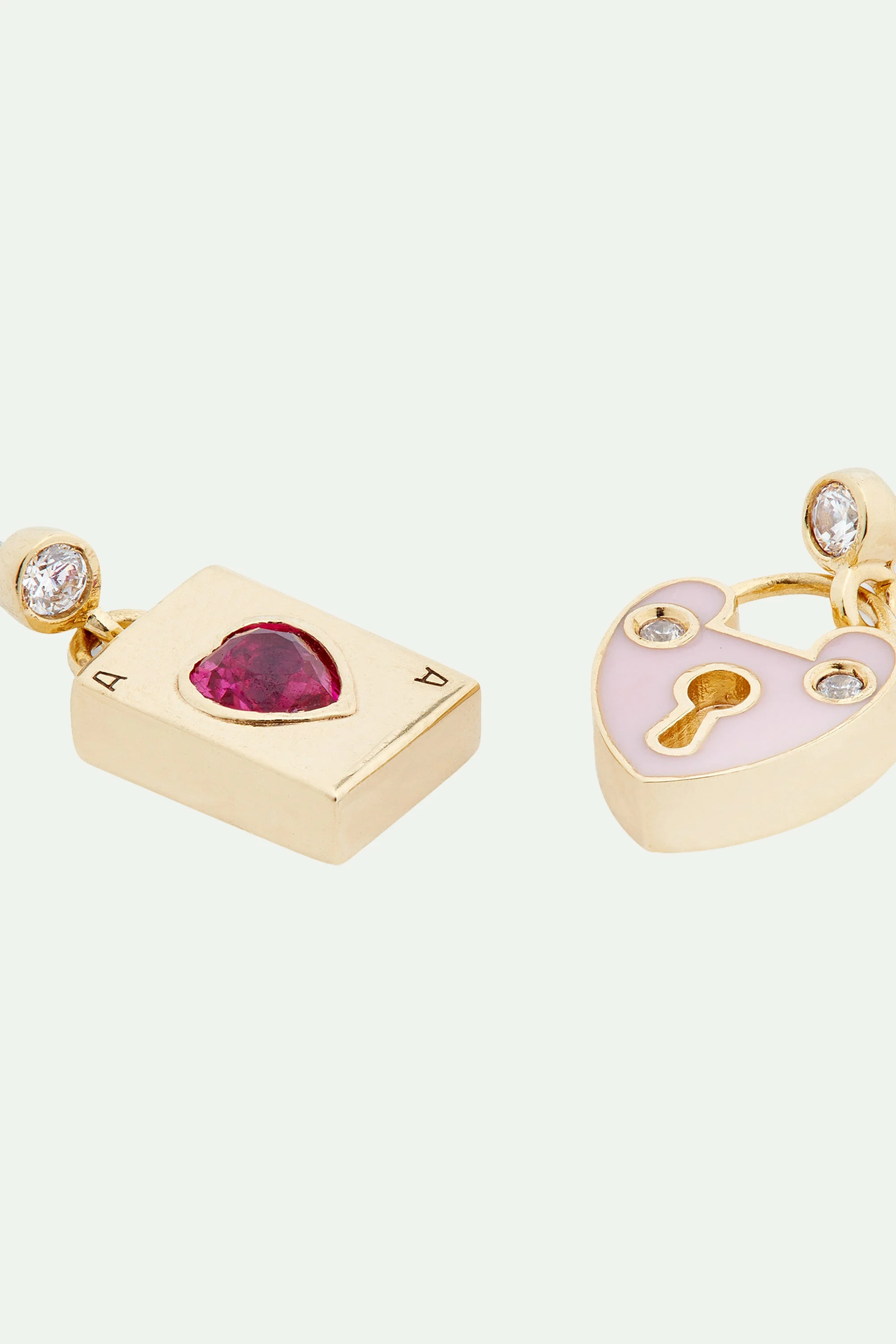 Boucles d'oreilles asymétriques cadenas coeur et carte coeur | Doré