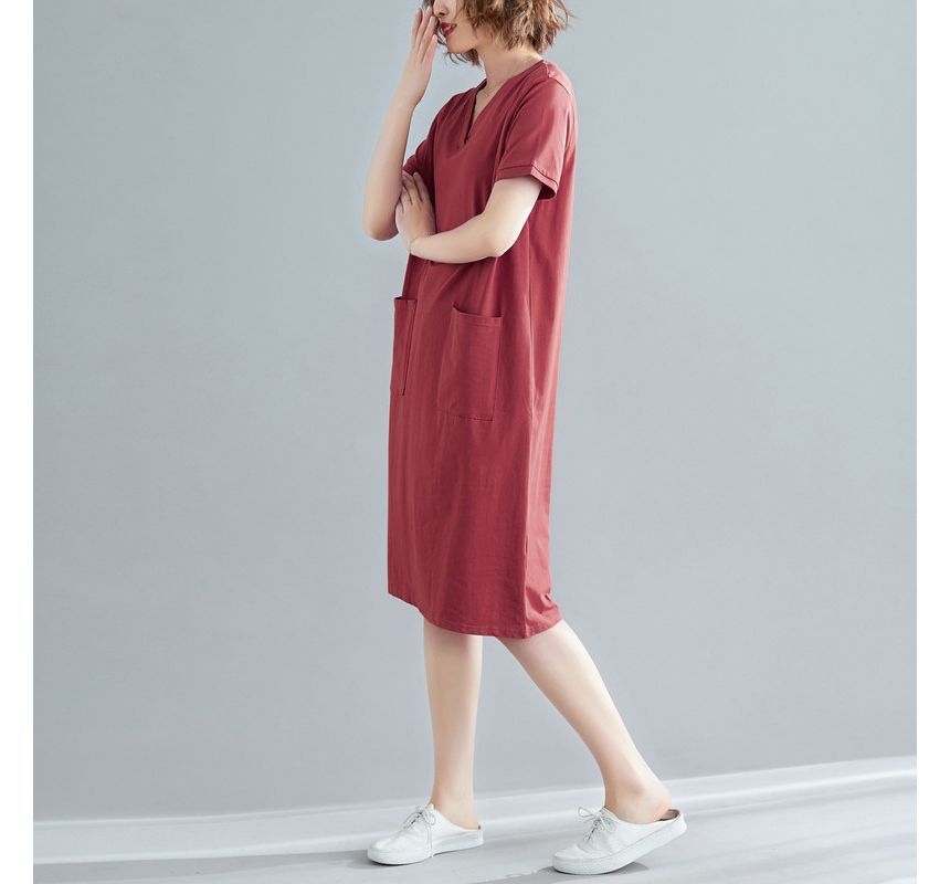 Hevnir - Midi-T-shirtjurk met korte mouwen en V-hals