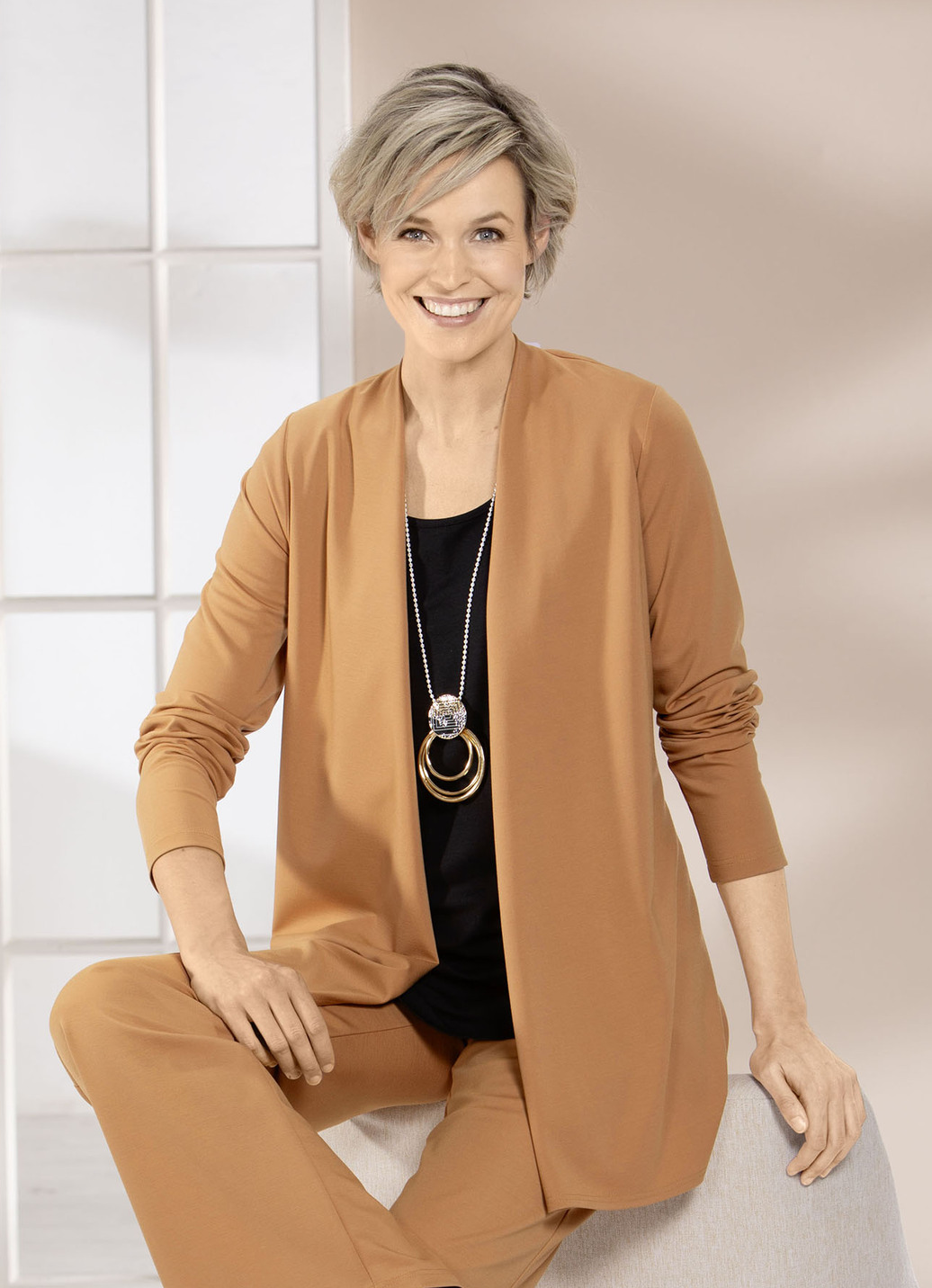 Shirtjacke in verschlussloser Form in 4 Farben