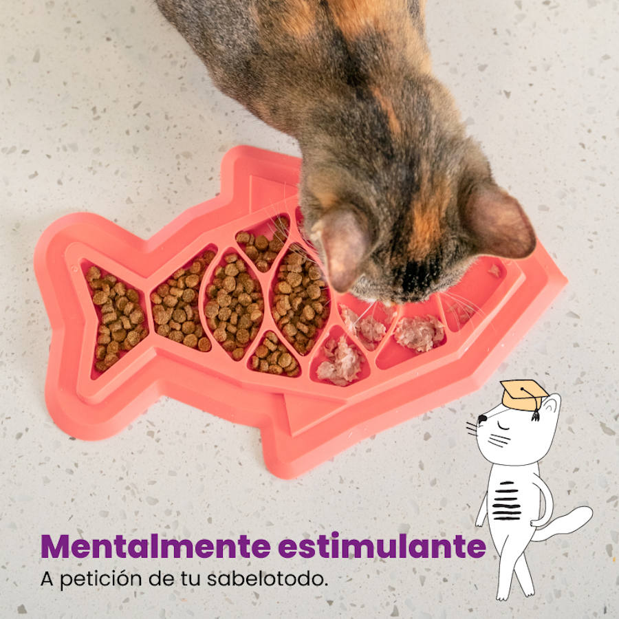 Brinquedo divertido Outward Hound Catstages Fishie, dispensador de ração em formato de peixe para gatos.