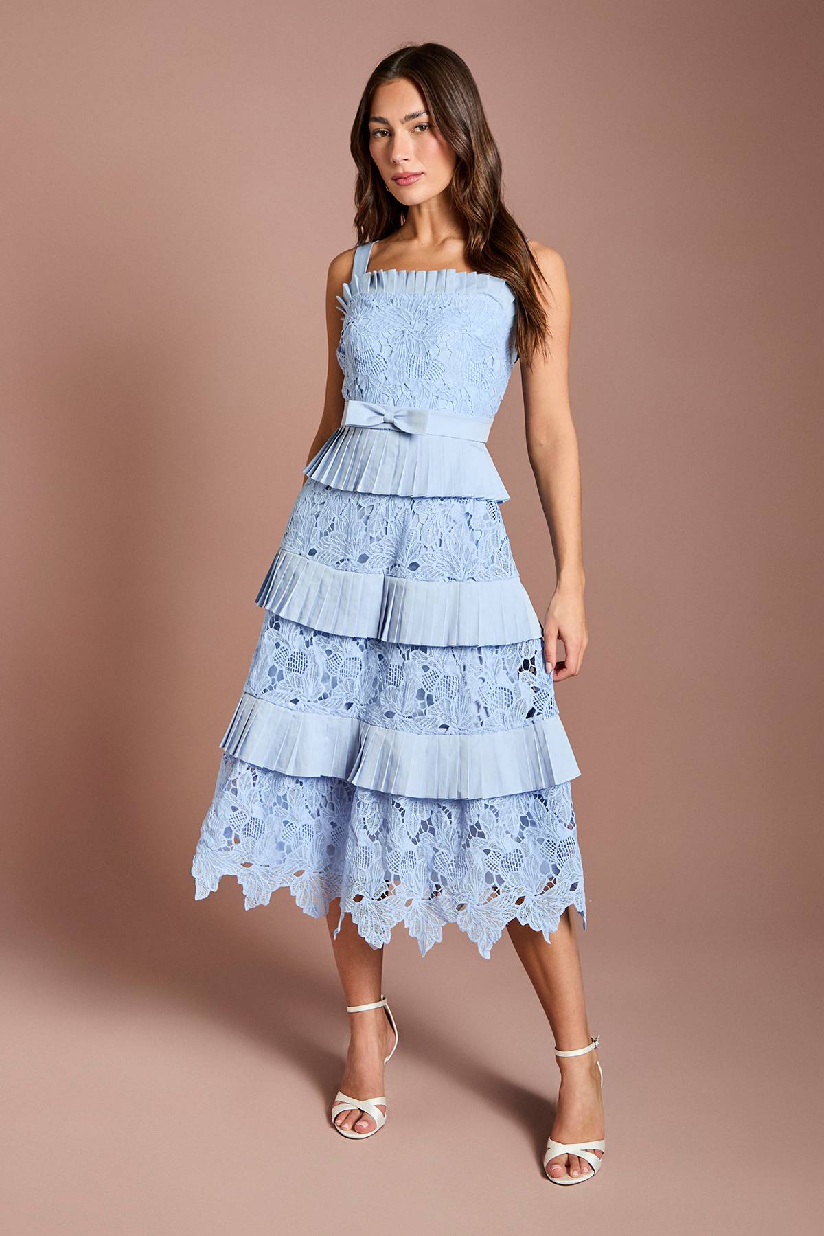 Coast Robe Midi À Bretelles Avec Détails En Dentelle Étagée