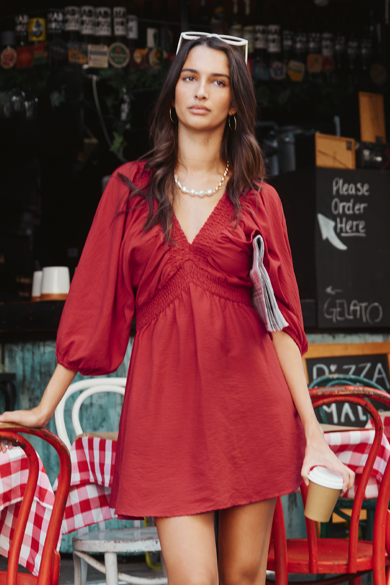 Robe mini à manches bouffantes et col V à smocks