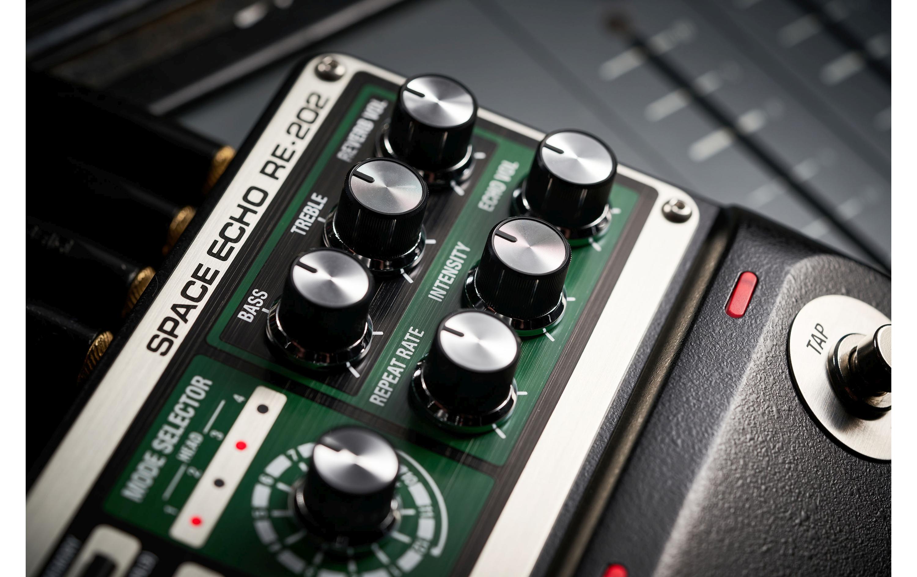 Pedal RE-202 Space Echo<br>Digitale Nachbildung des legendären RE-201 Space Echo Effektgeräts im Pedal-Format mit einer Vielzahl neuer Funktionen