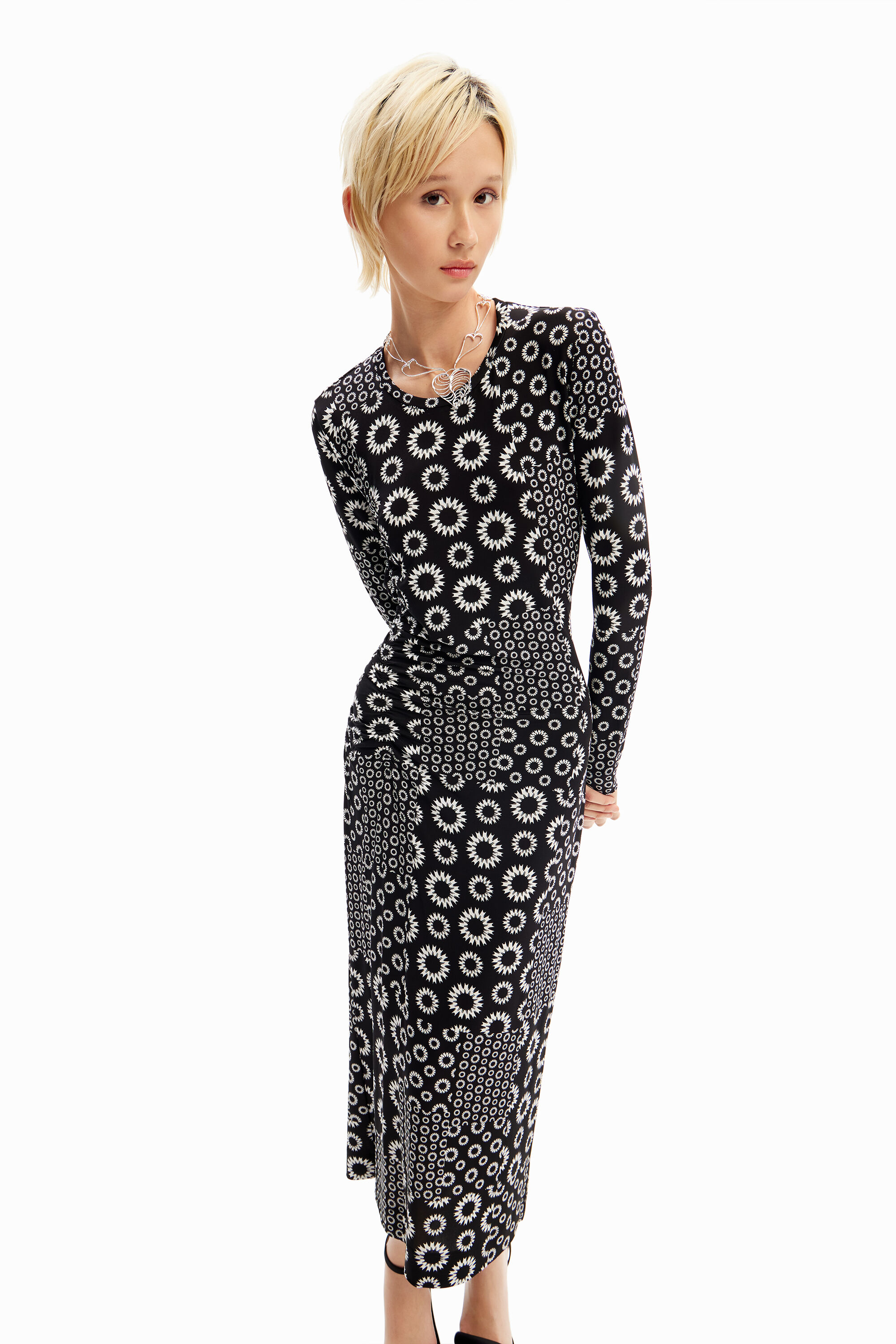 Vestido midi slim com detalhes em patchwork