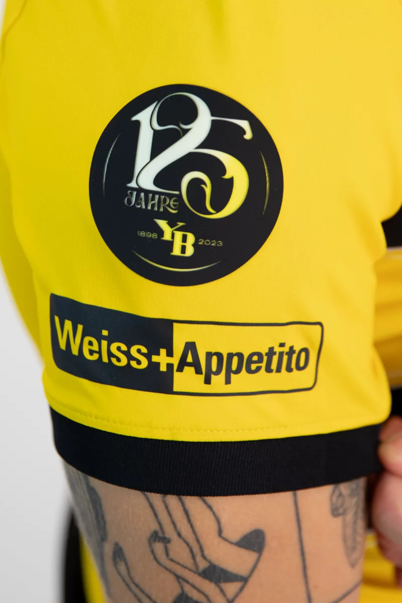 Nike Young Boys Bern Home Replica Herren Fussballtrikot 2324