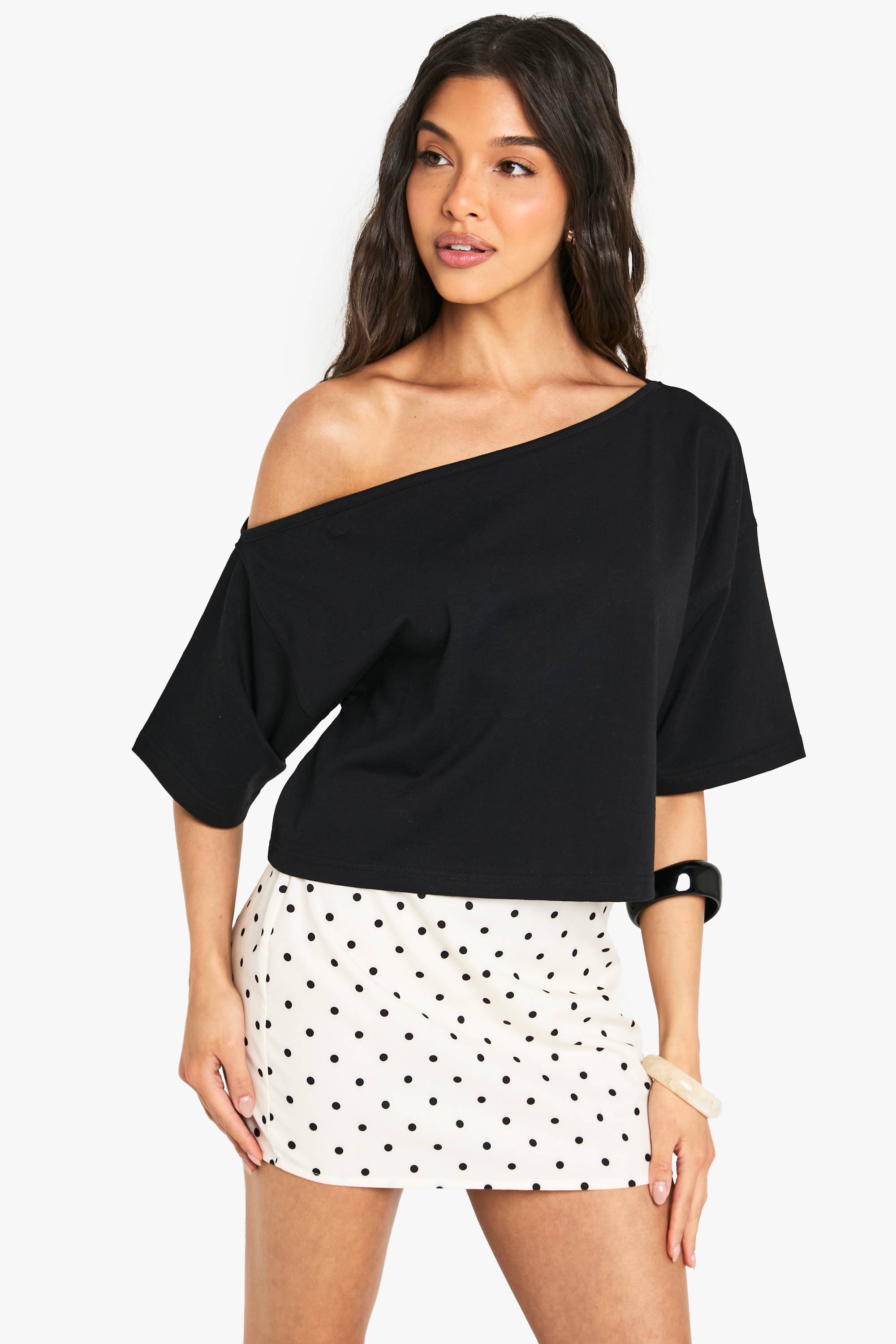boohoo T-shirt crop boxy à épaules dénudées