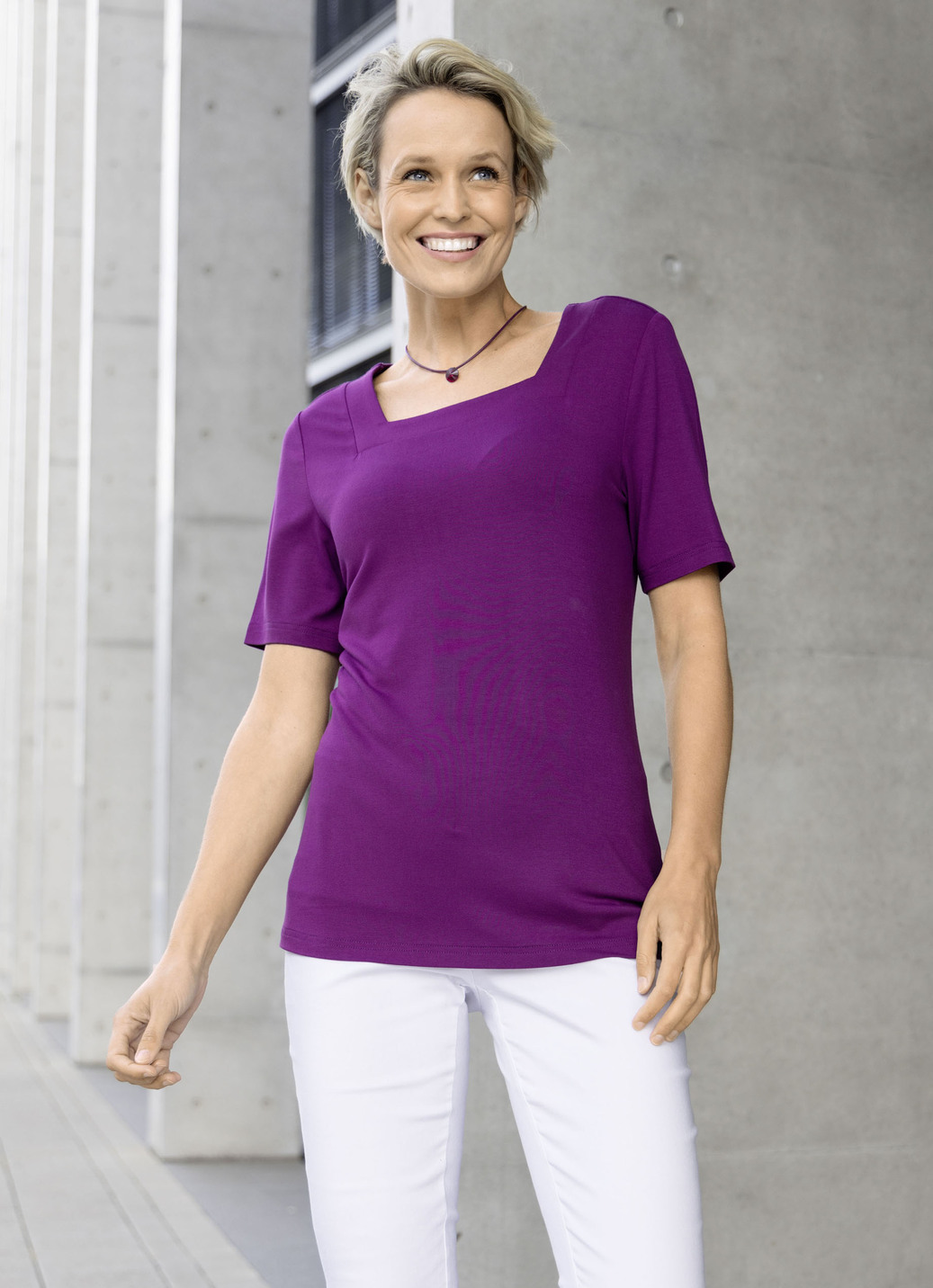 Shirt mit interessantem Halsausschnitt in 3 Farben
